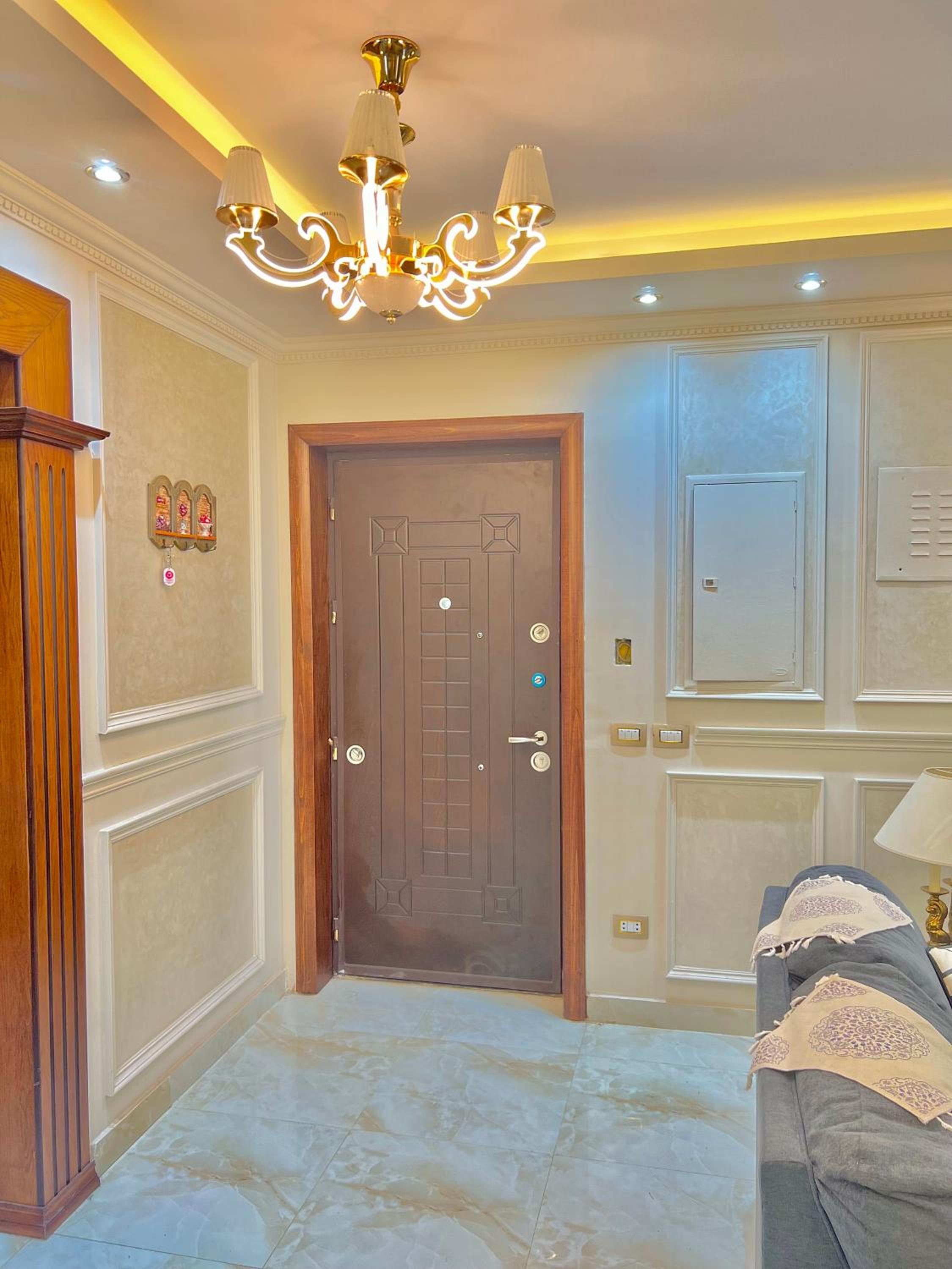 Ultra Luxury 3BR with Pools ,Sports ,Dining in Gated compound, Close to all sites