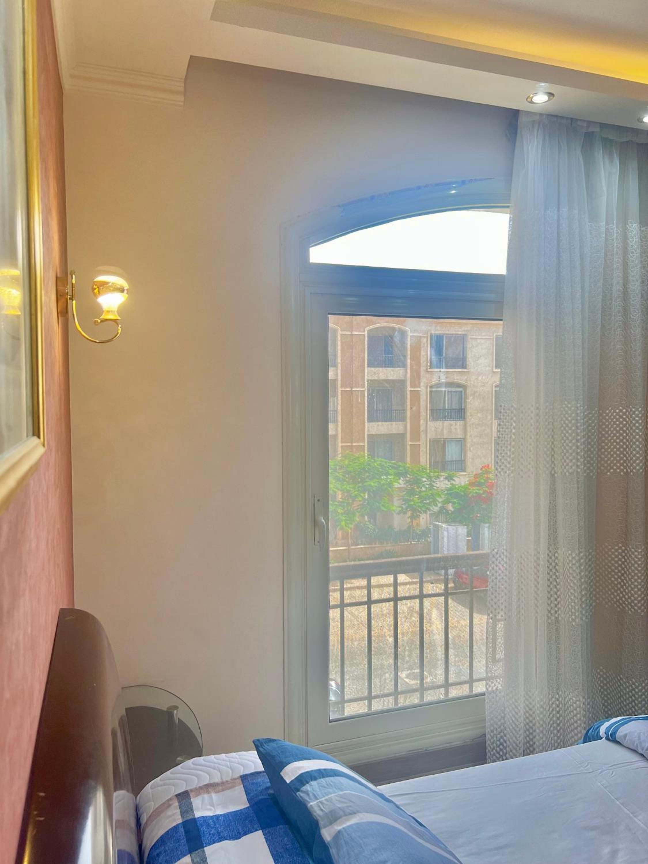 Ultra Luxury 3BR with Pools ,Sports ,Dining in Gated compound, Close to all sites
