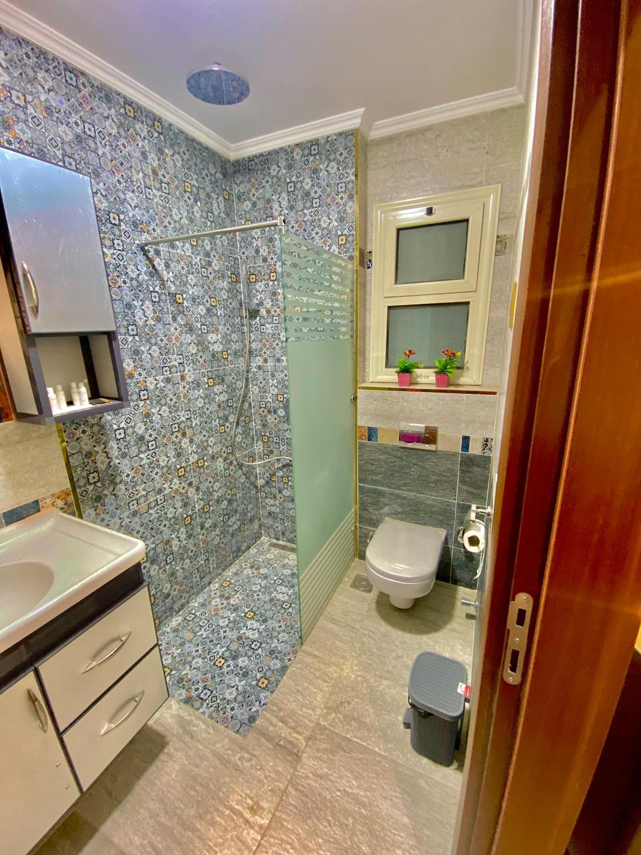 Ultra Luxury 3BR with Pools ,Sports ,Dining in Gated compound, Close to all sites