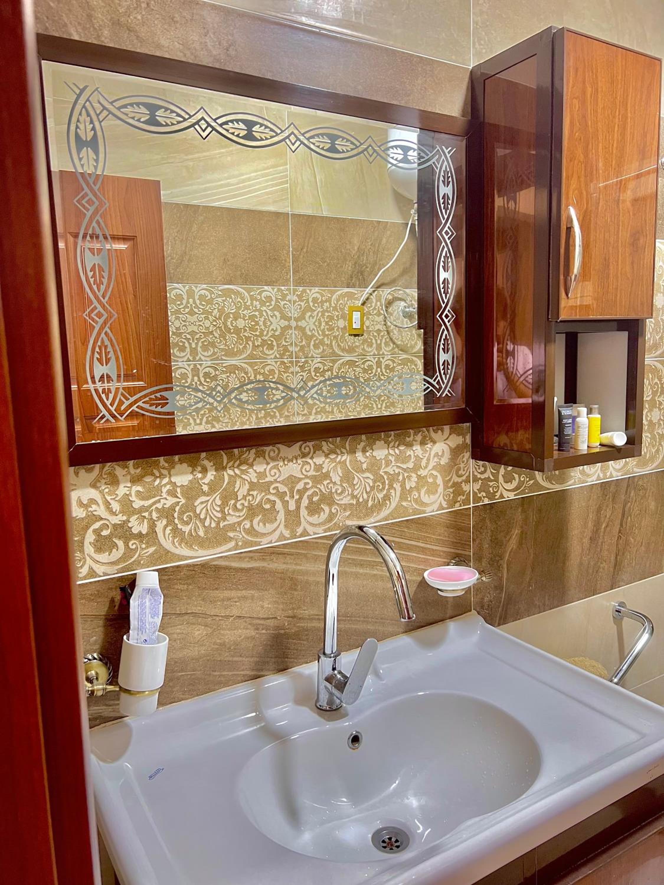 Ultra Luxury 3BR with Pools ,Sports ,Dining in Gated compound, Close to all sites