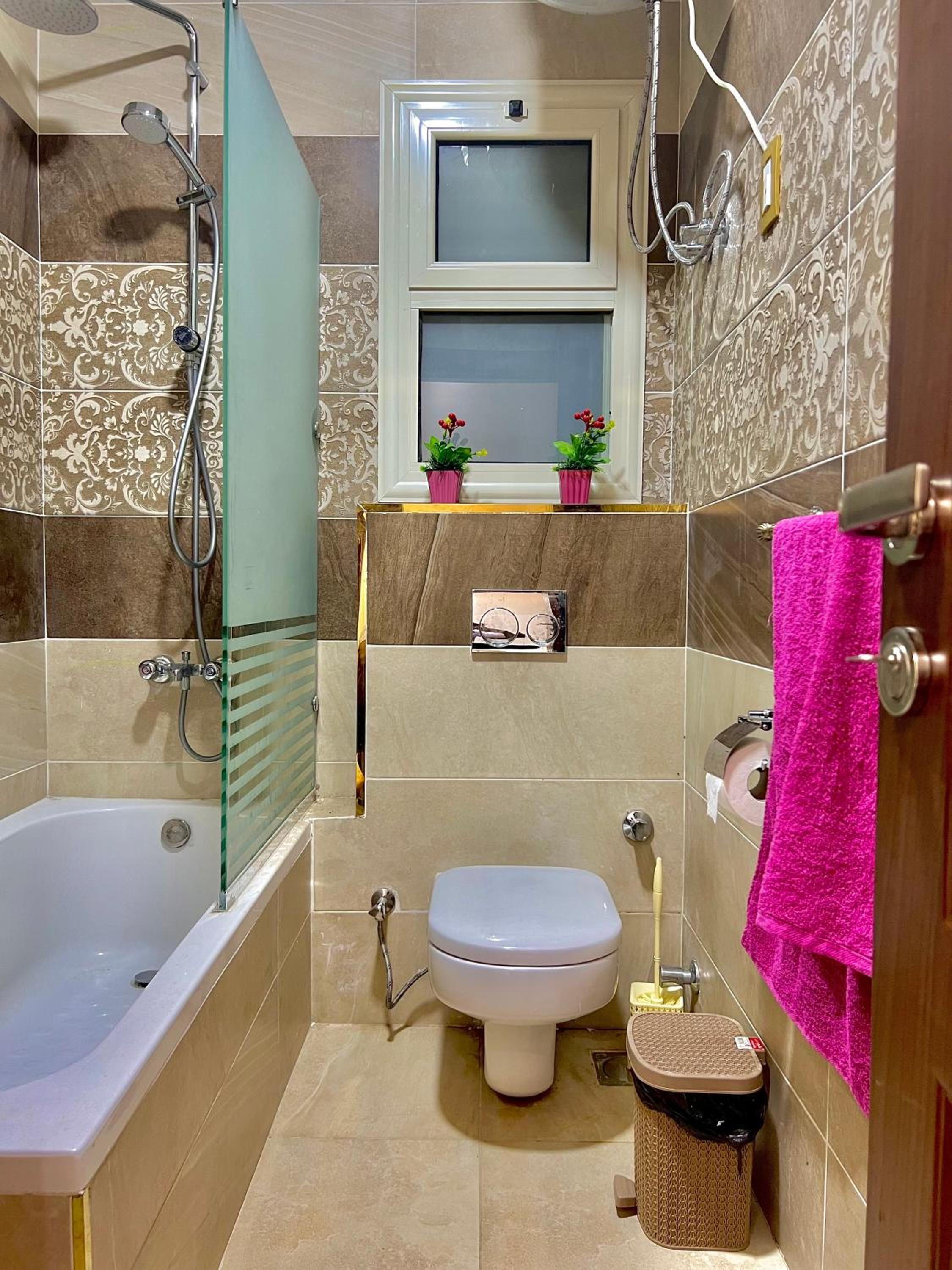 Ultra Luxury 3BR with Pools ,Sports ,Dining in Gated compound, Close to all sites