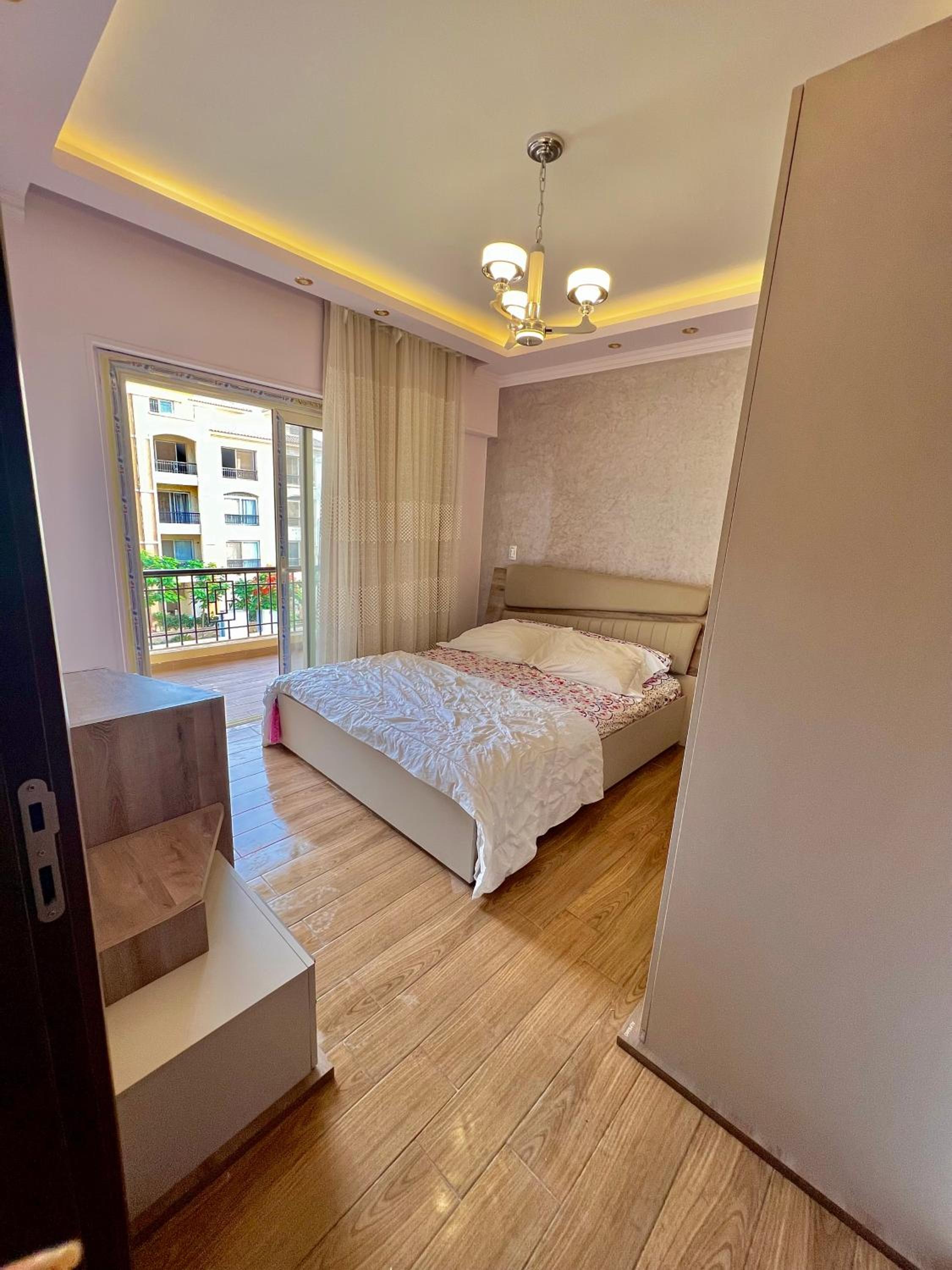 Ultra Luxury 3BR with Pools ,Sports ,Dining in Gated compound, Close to all sites