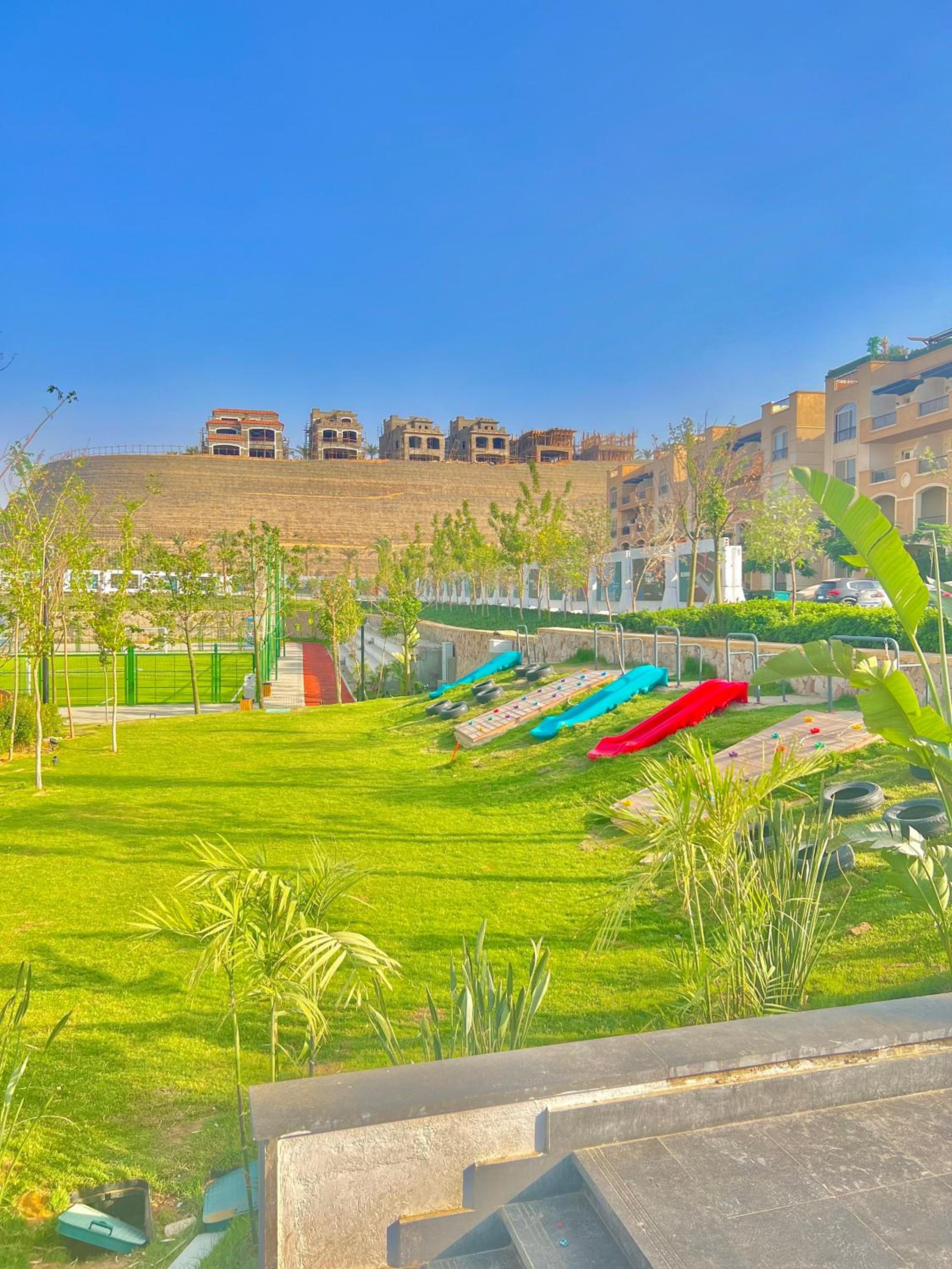 Ultra Luxury 3BR with Pools ,Sports ,Dining in Gated compound, Close to all sites