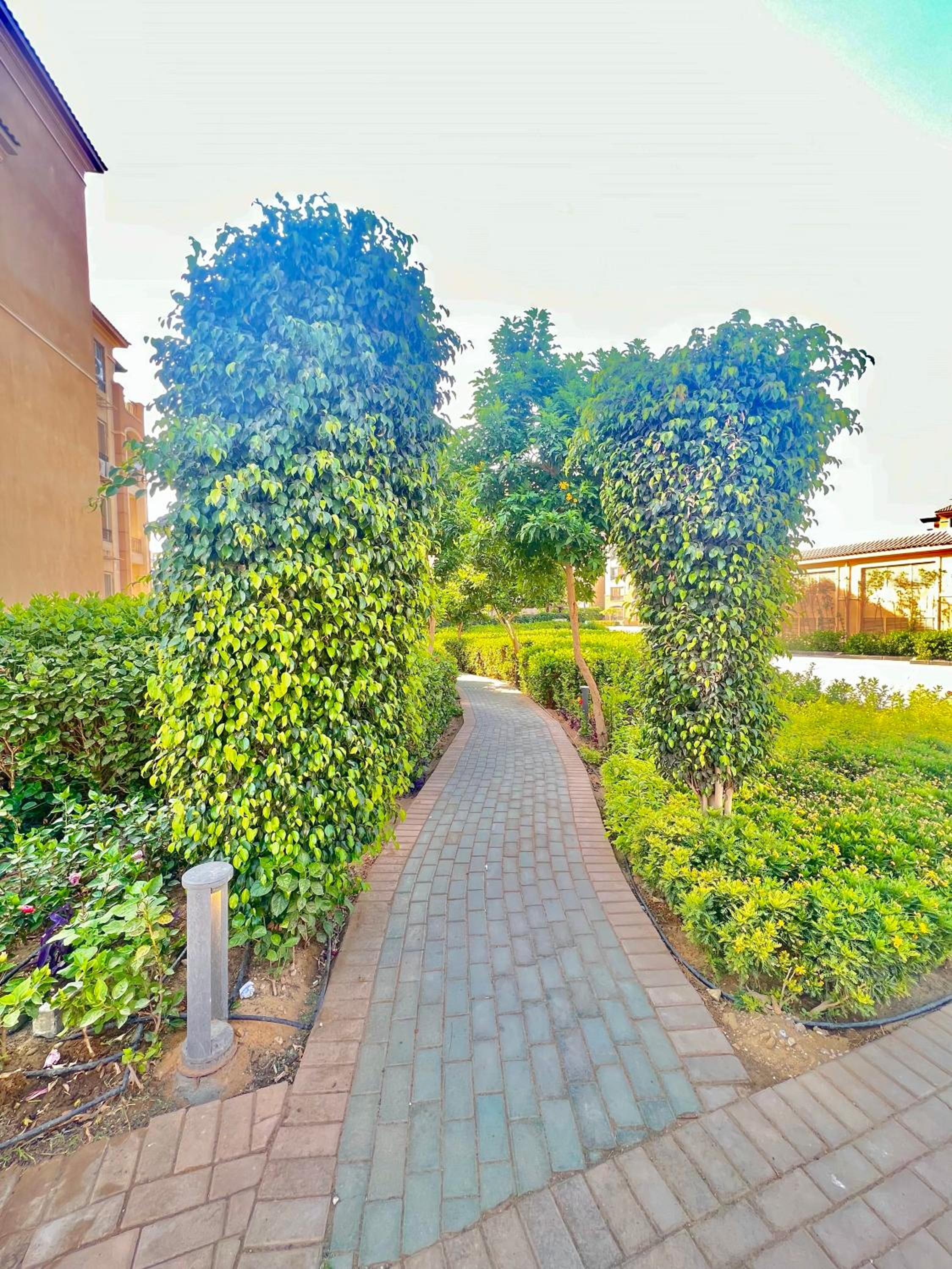 Ultra Luxury 3BR with Pools ,Sports ,Dining in Gated compound, Close to all sites