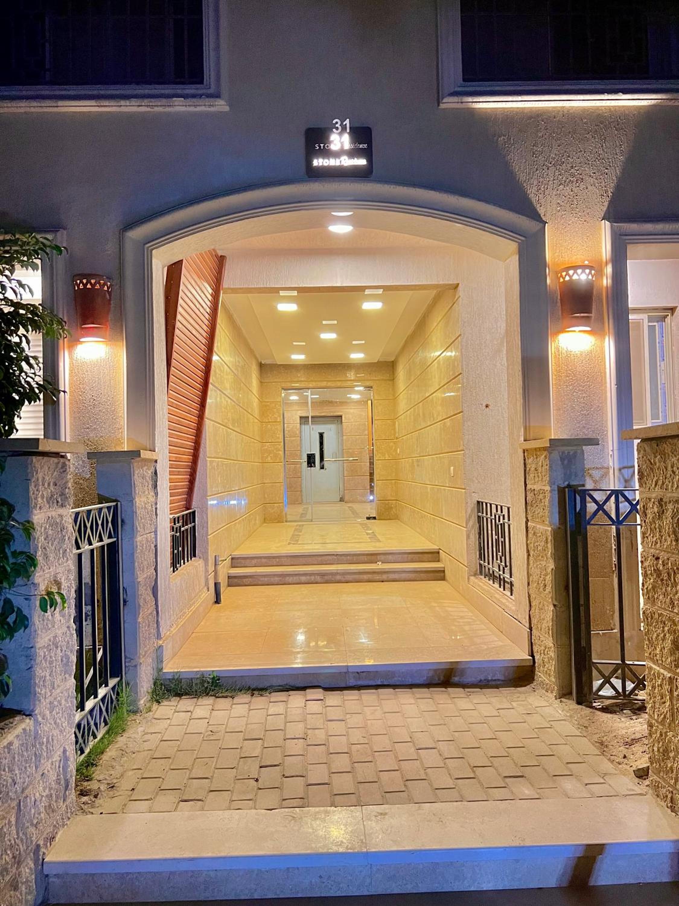 Ultra Luxury 3BR with Pools ,Sports ,Dining in Gated compound, Close to all sites