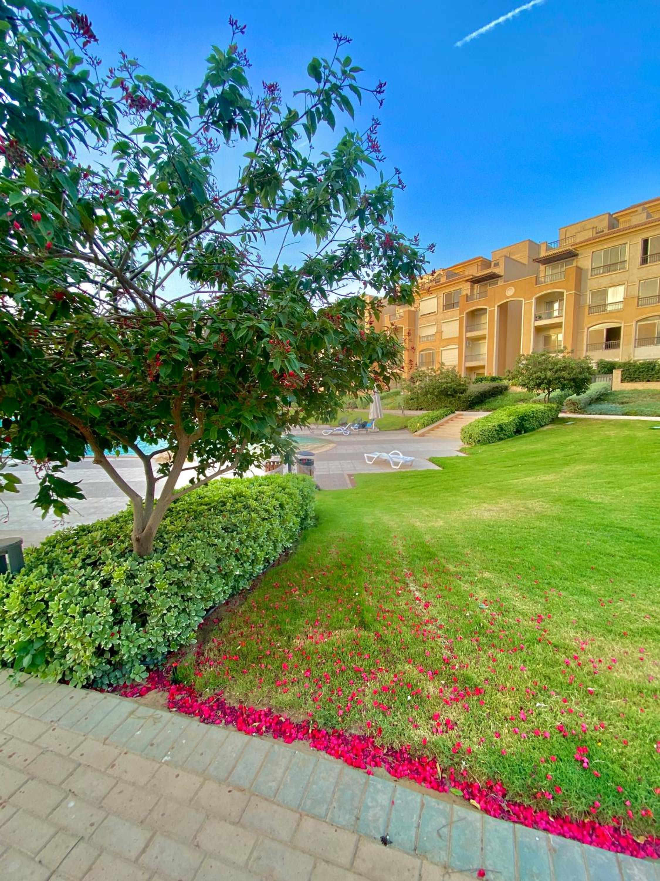 Ultra Luxury 3BR with Pools ,Sports ,Dining in Gated compound, Close to all sites