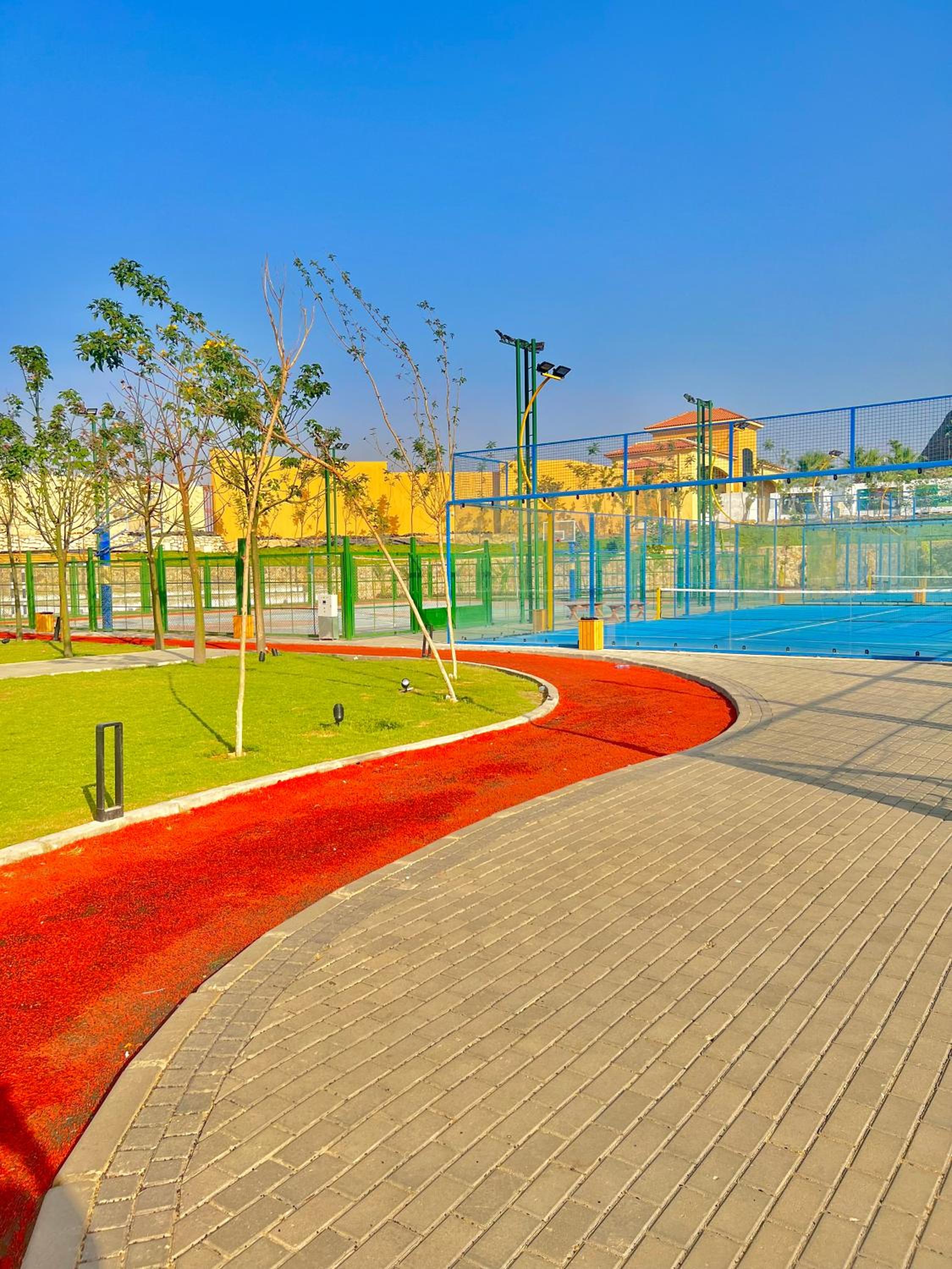 Ultra Luxury 3BR with Pools ,Sports ,Dining in Gated compound, Close to all sites