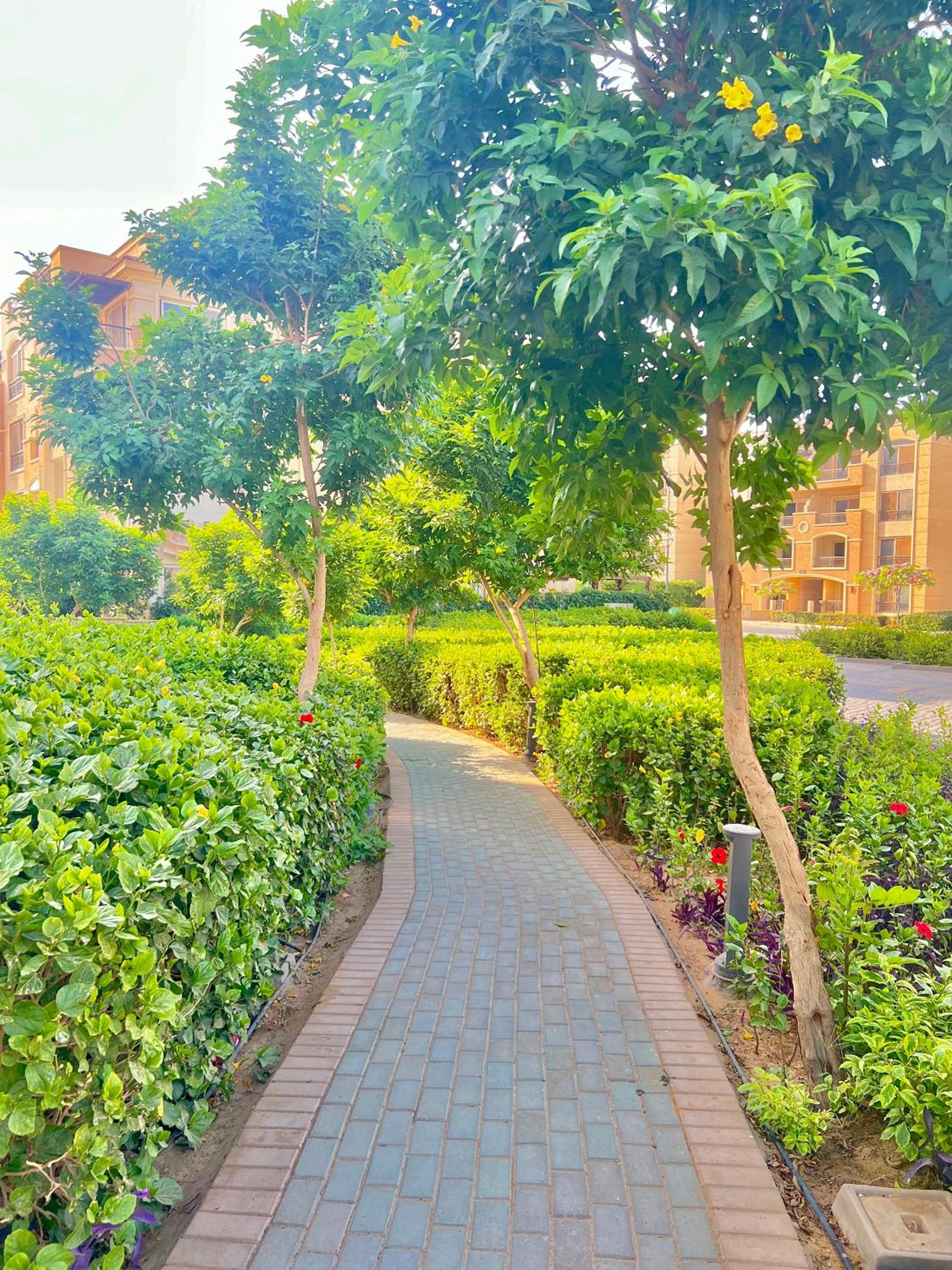 Ultra Luxury 3BR with Pools ,Sports ,Dining in Gated compound, Close to all sites