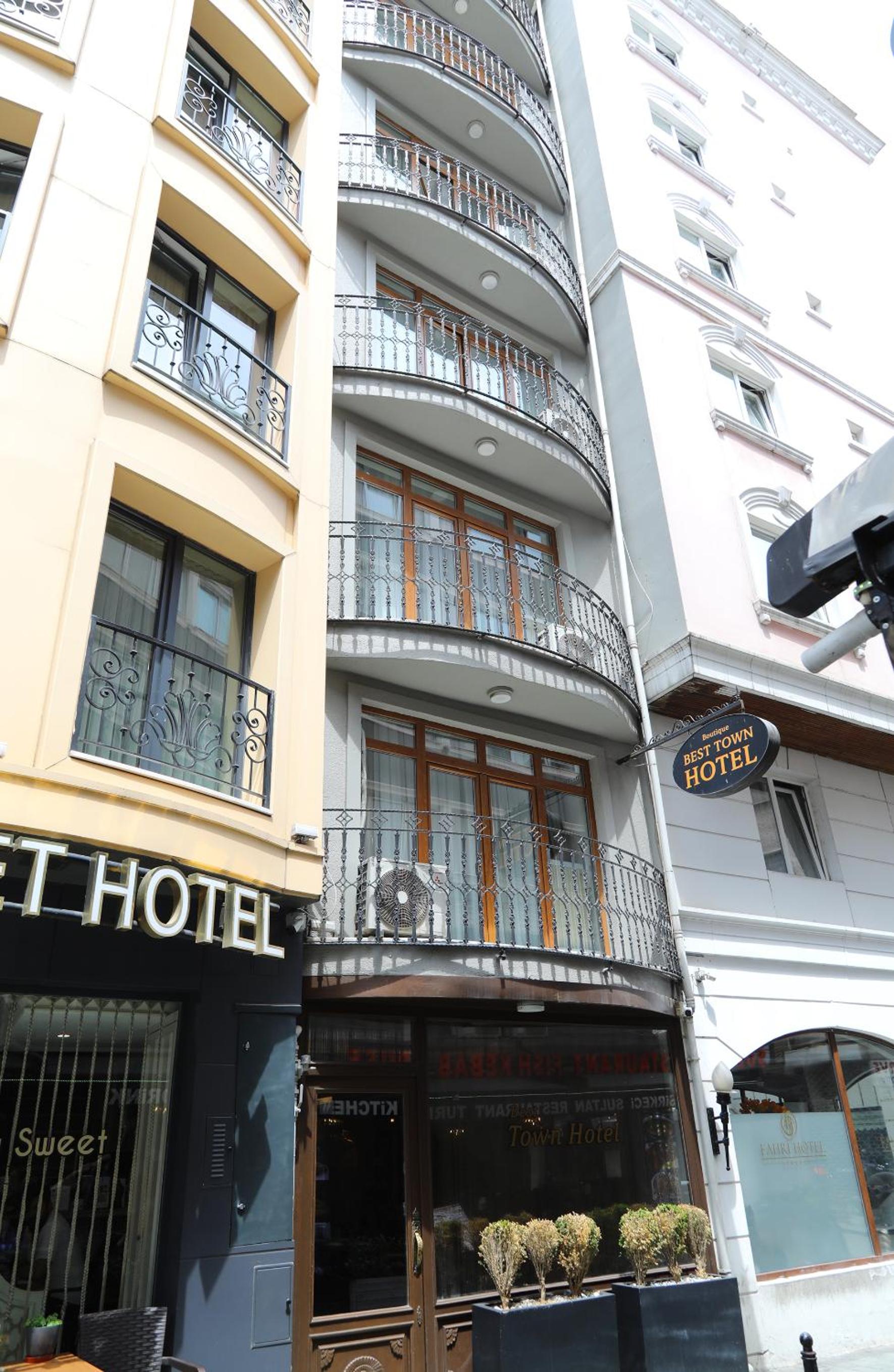 Best Town Hotel - Image 52