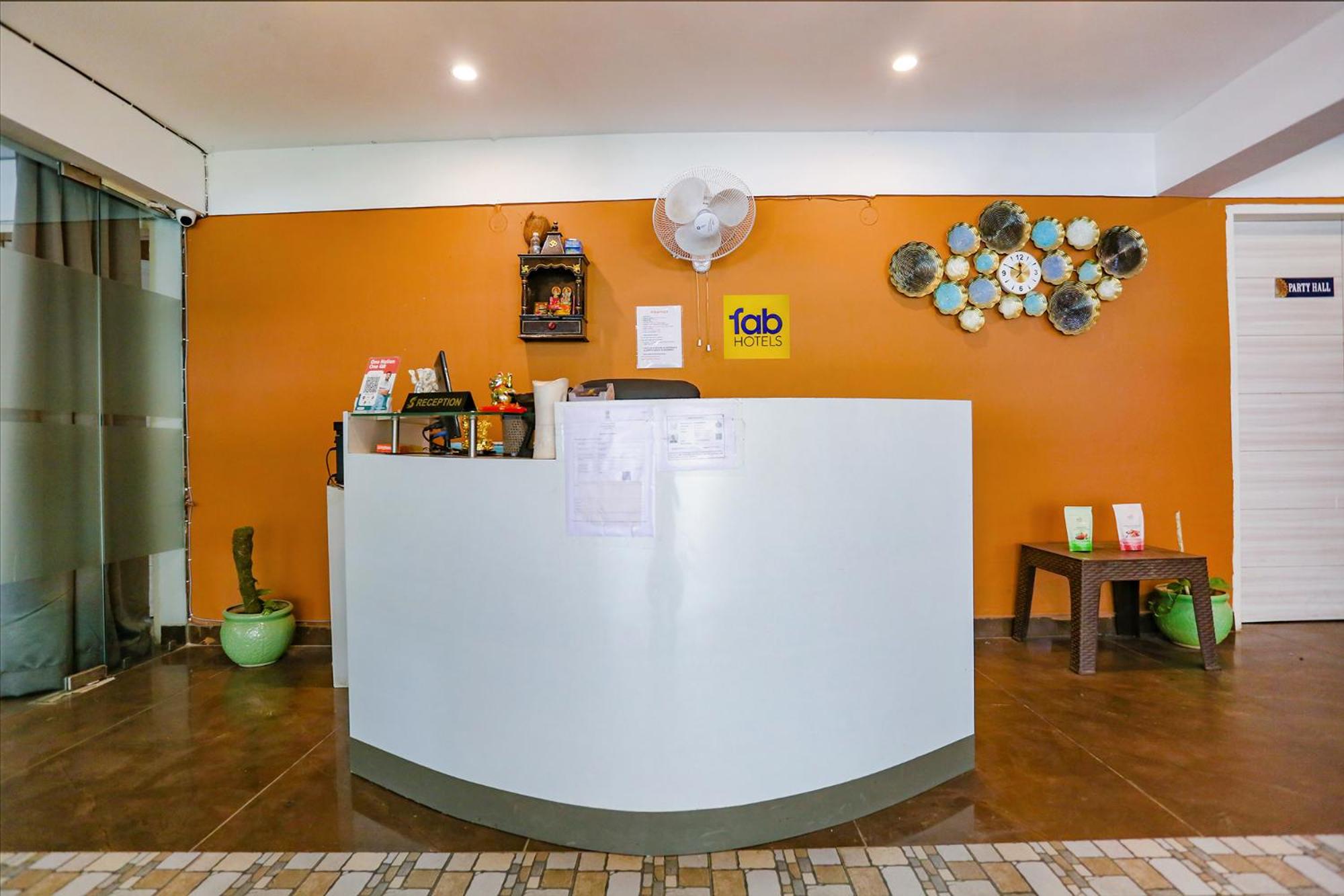 Gurgaon Vacations - FabHotel Skylight Inn Near Medanta Hospital - Property Image 4