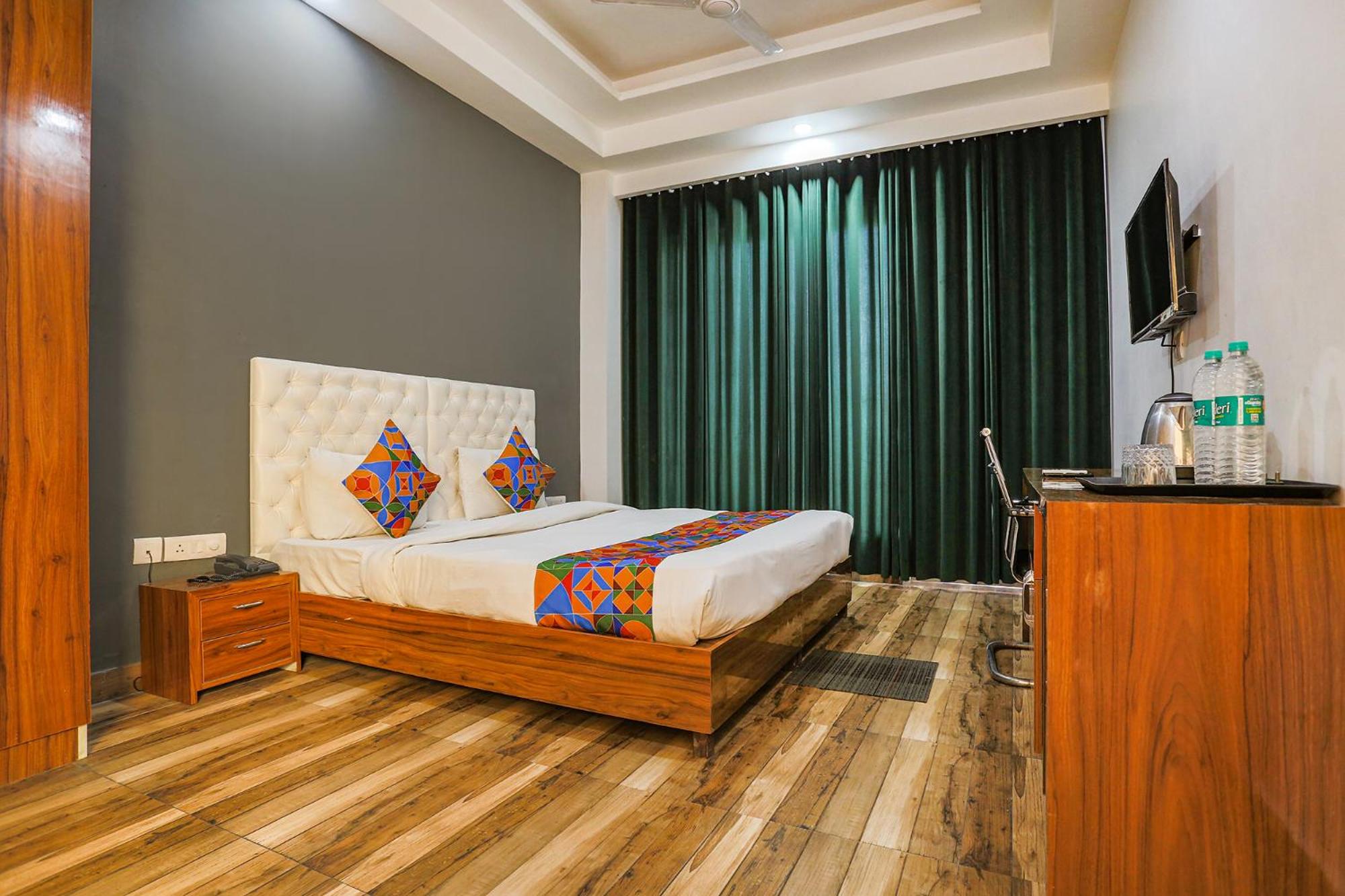 Gurgaon Vacations - FabHotel Skylight Inn Near Medanta Hospital - Property Image 4