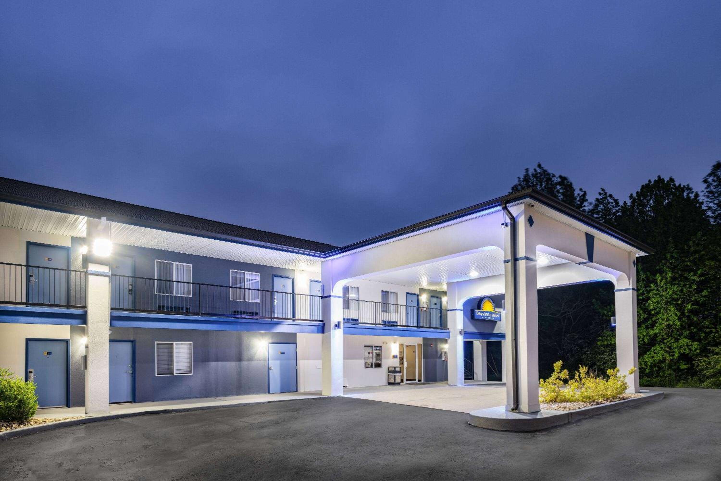 Days Inn by Wyndham Hamilton view 2