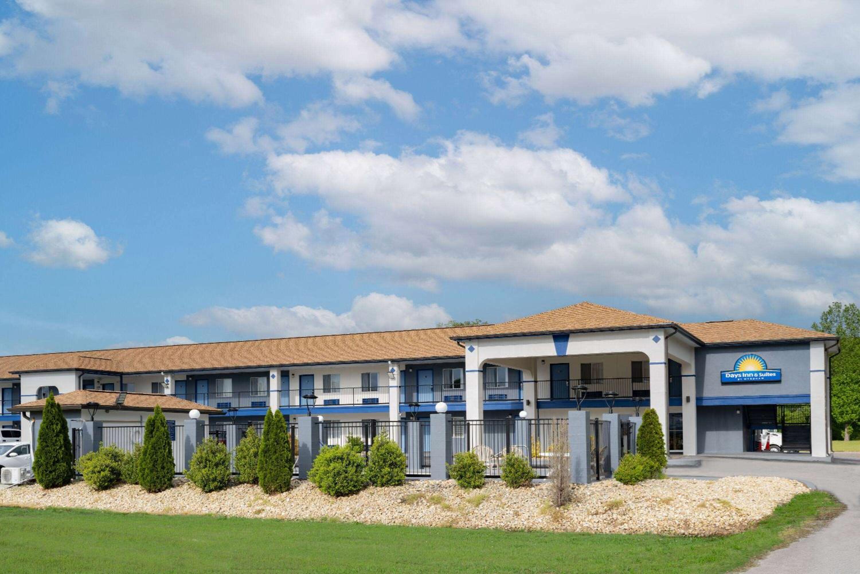Days Inn by Wyndham Hamilton view 3