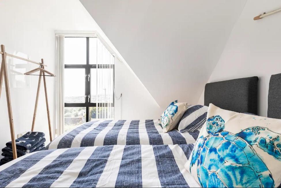 5 mins from the Eden Project Baybreeze Holiday Apartment, Sea Views, Super Kingsize Beds view 5