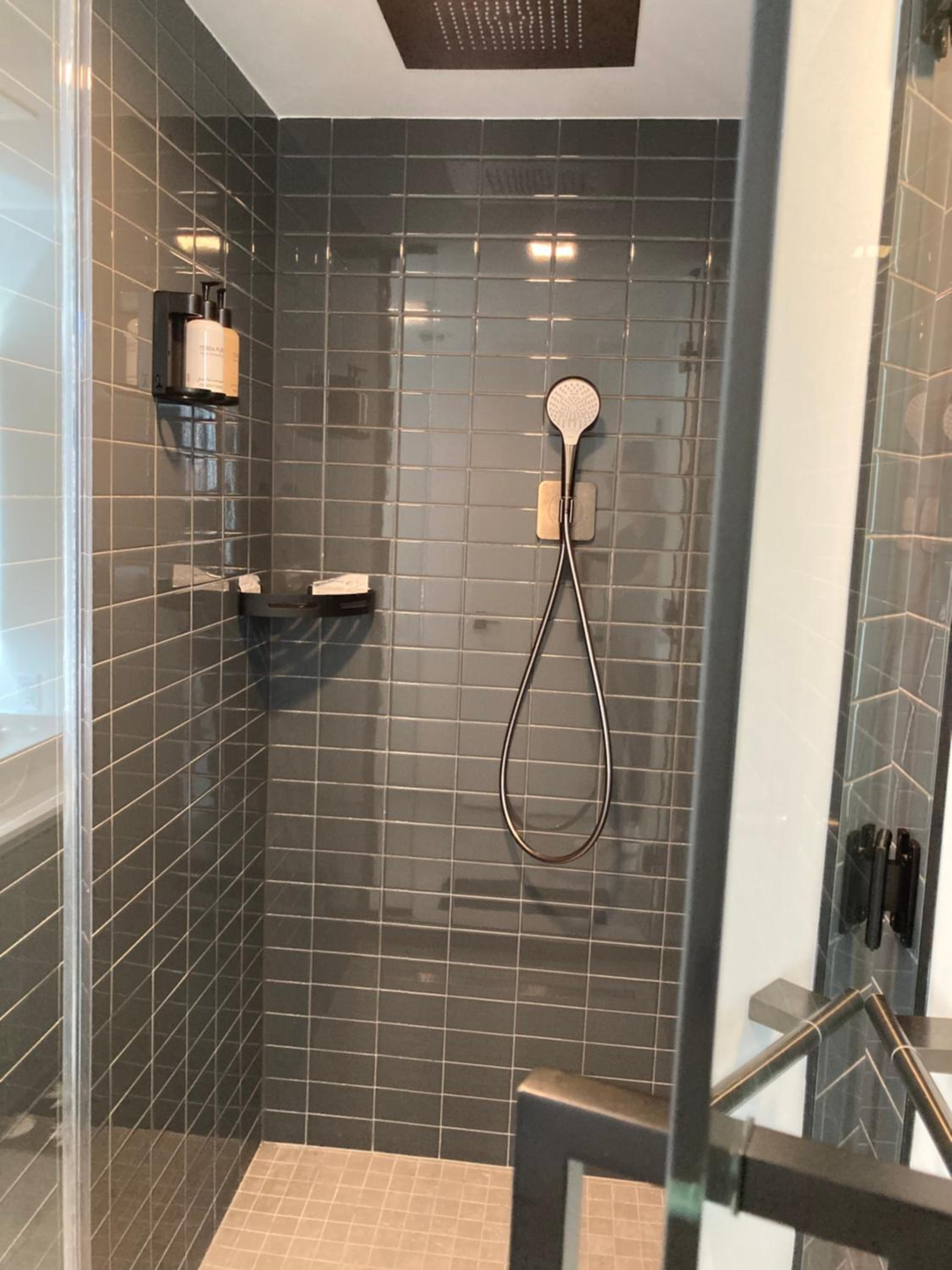 Brand NEW modern 1 bedroom unit Downtown