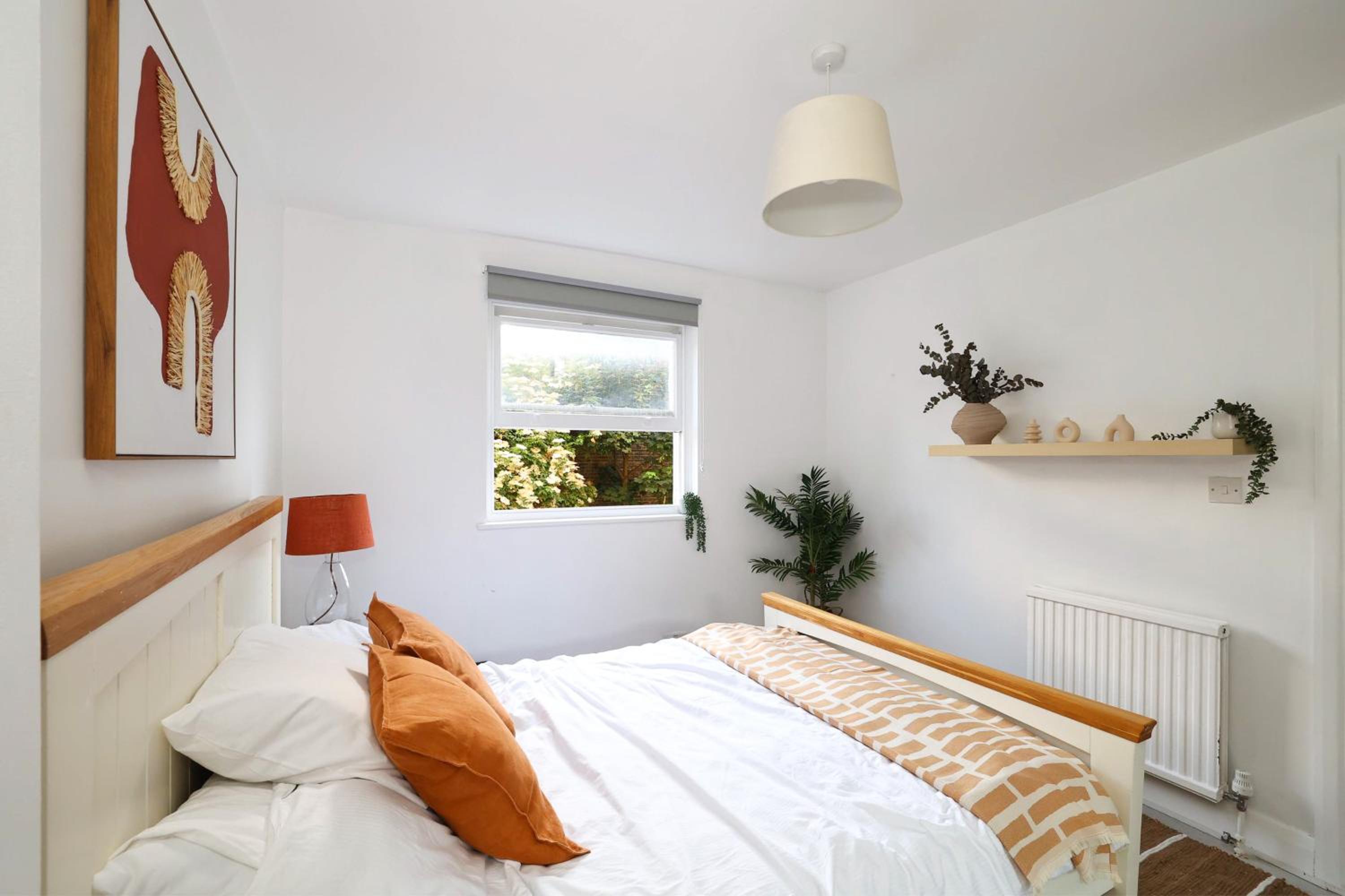 W London apt for 4. Open plan kitchen/living room