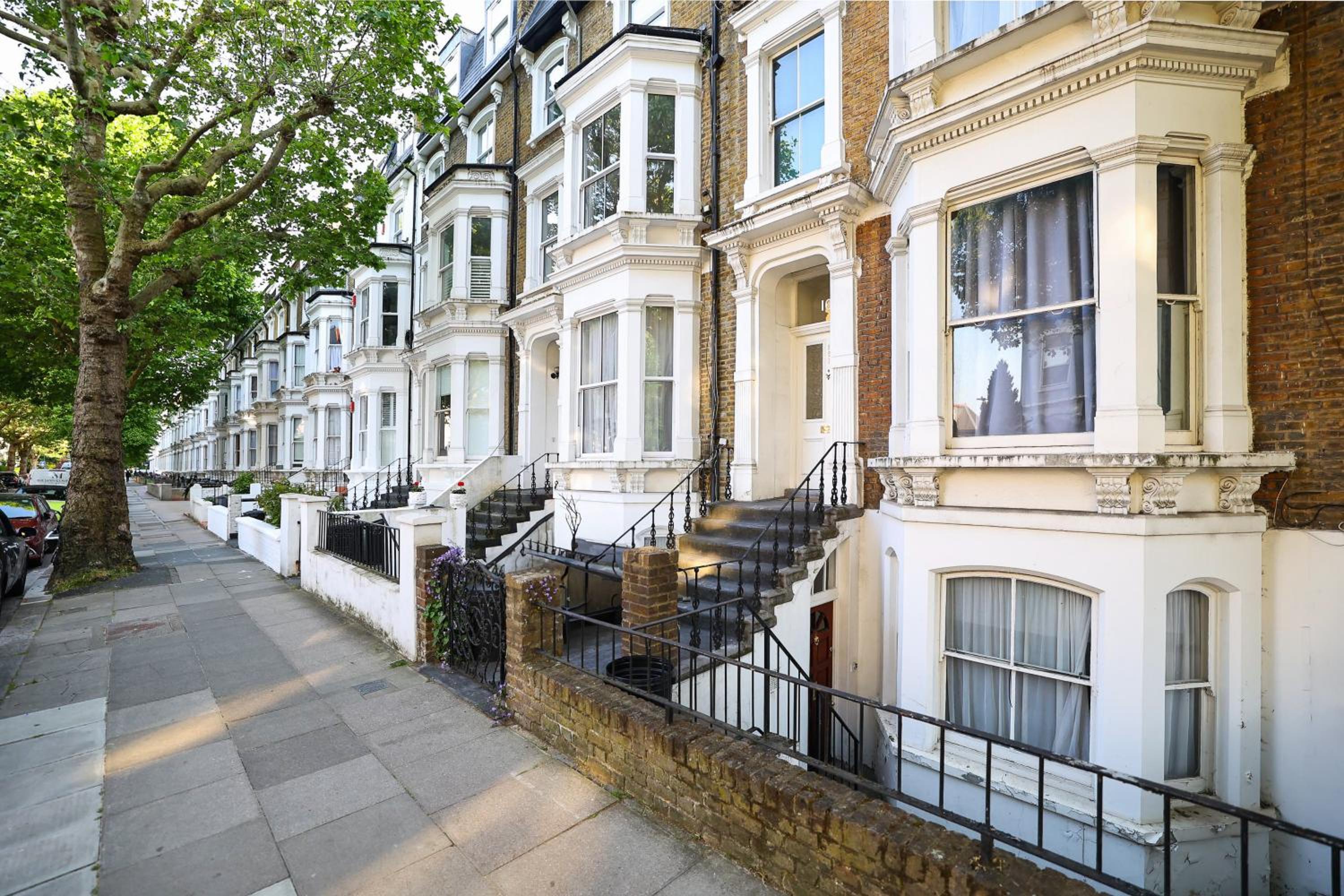 W London apt for 4. Open plan kitchen/living room