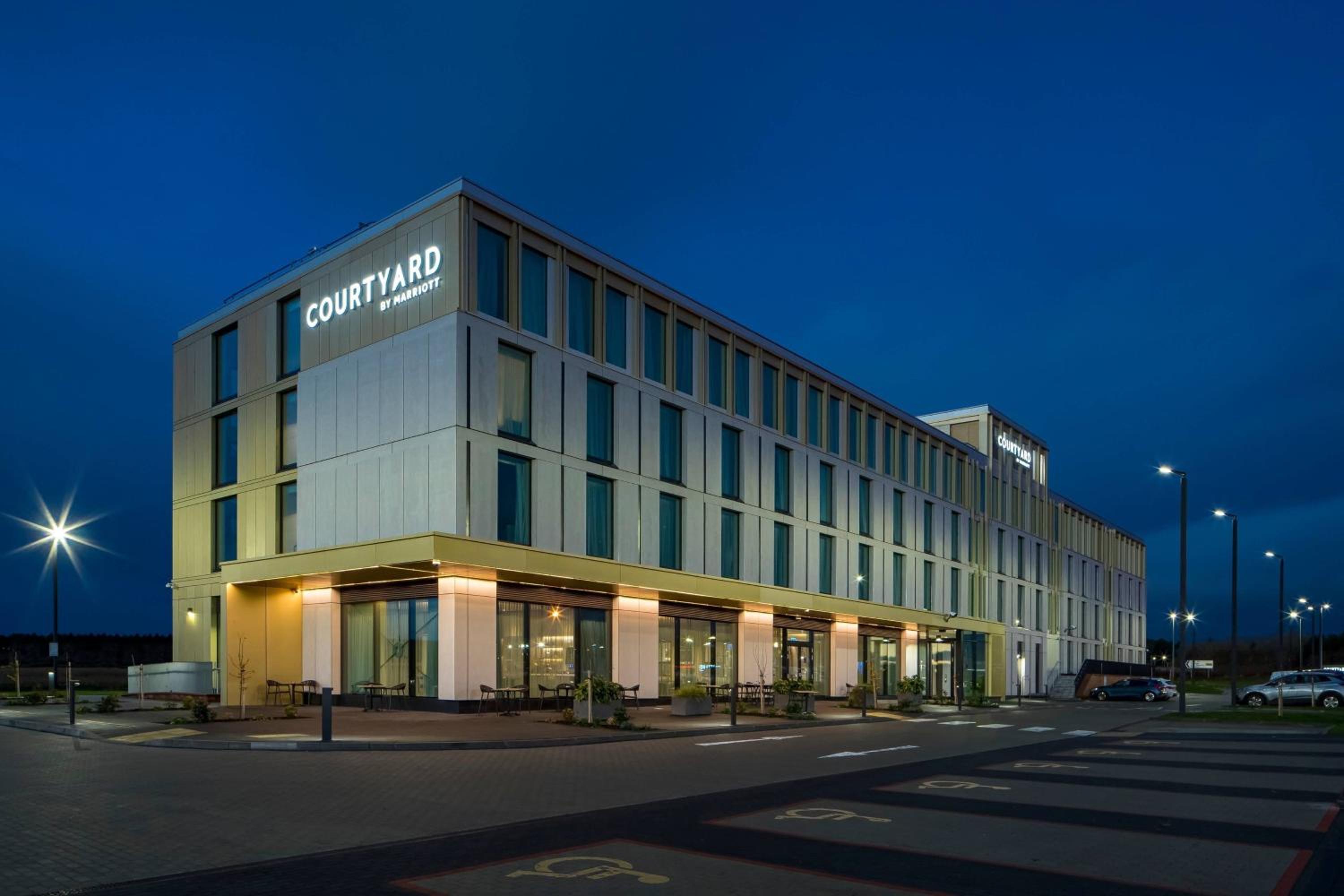 Hotel Courtyard by Marriott Inverness Airport - Image 1