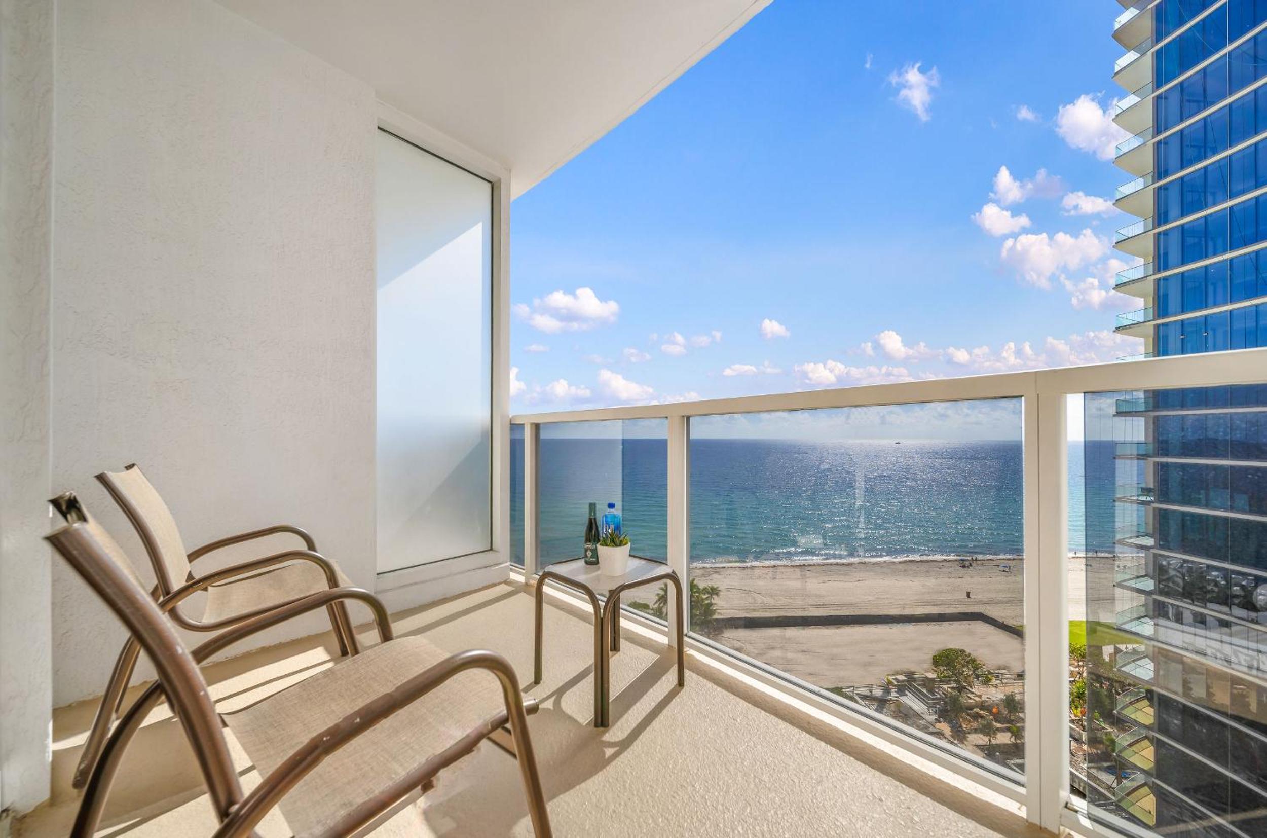 Luxury resort apartment with ocean front view view 4