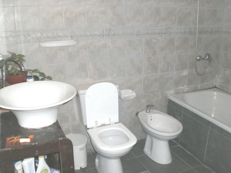 Cabaña con costa de arroyo