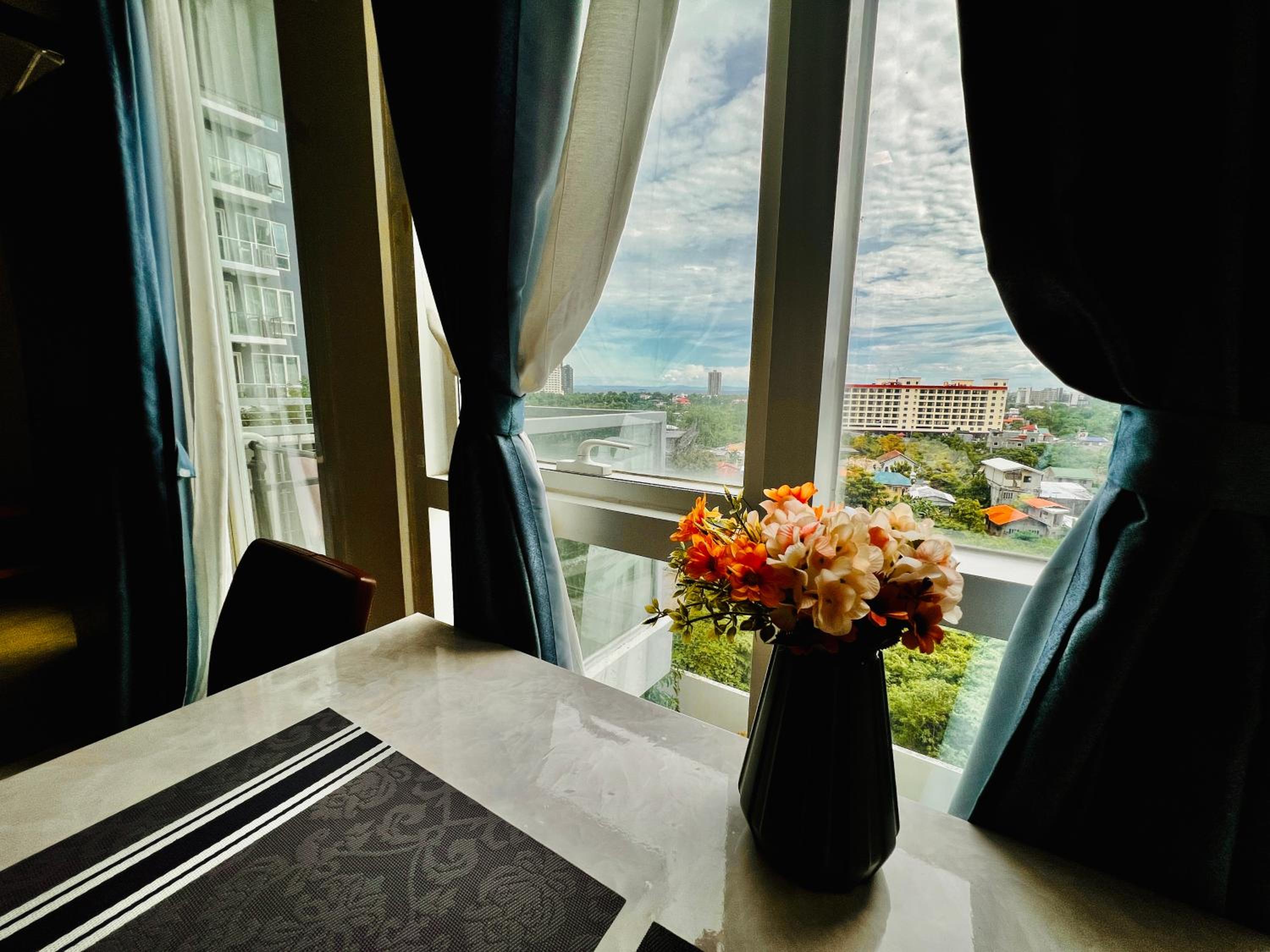 1br Apartments Mactan New Town free Pool 10 min to the Beach near Airport Ocean view view 2