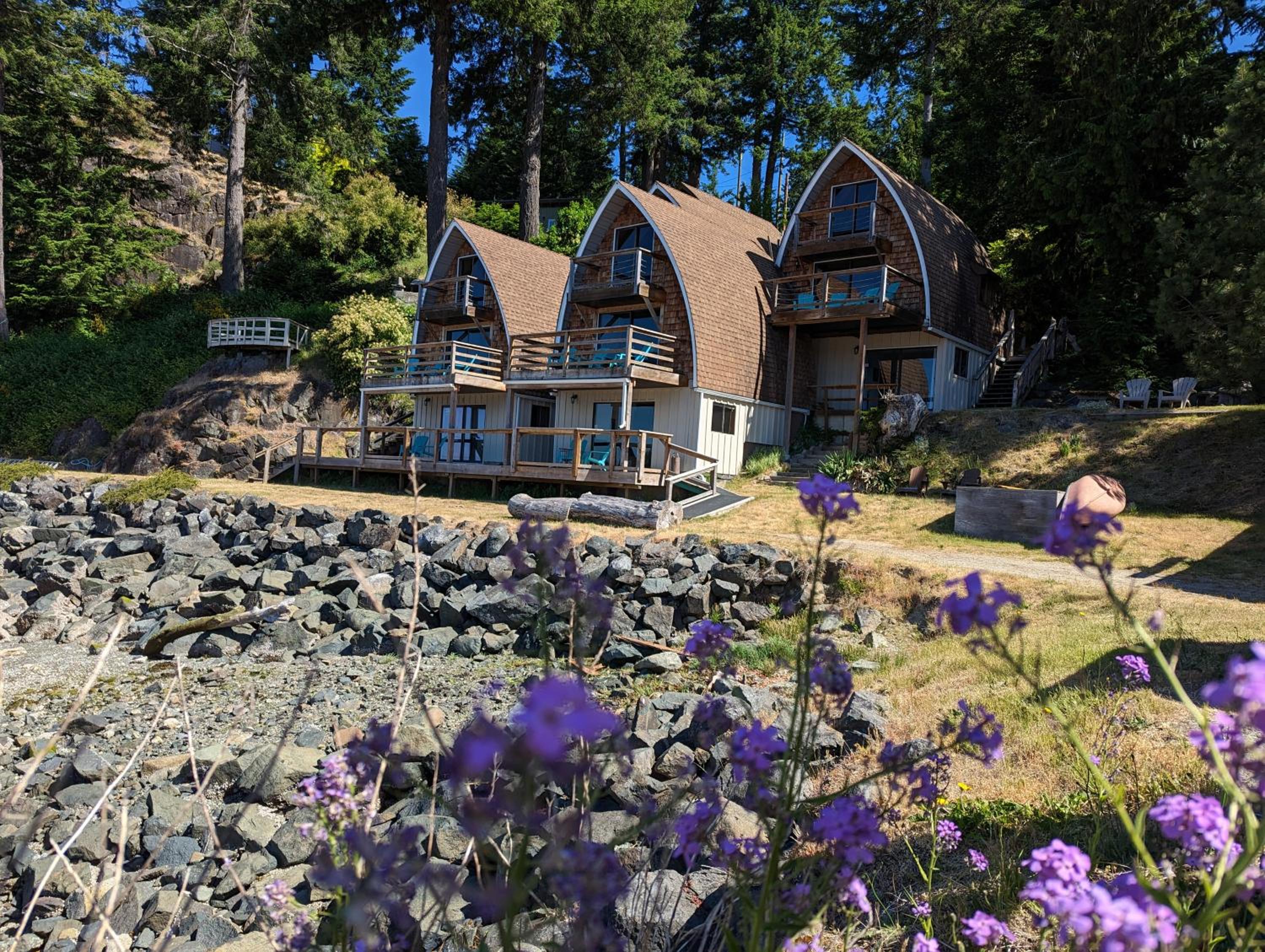 Jade Resort-Oceanfront Suites in Gowlland Harbour