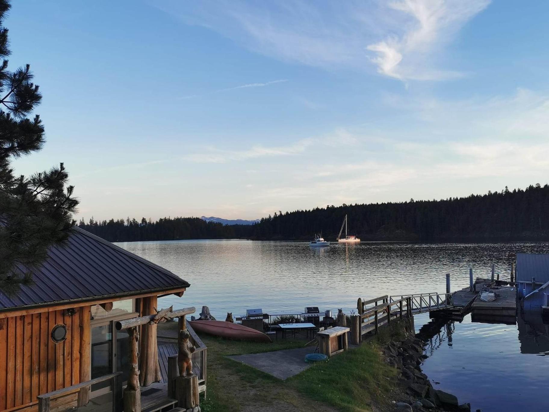 Jade Resort-Oceanfront Suites in Gowlland Harbour