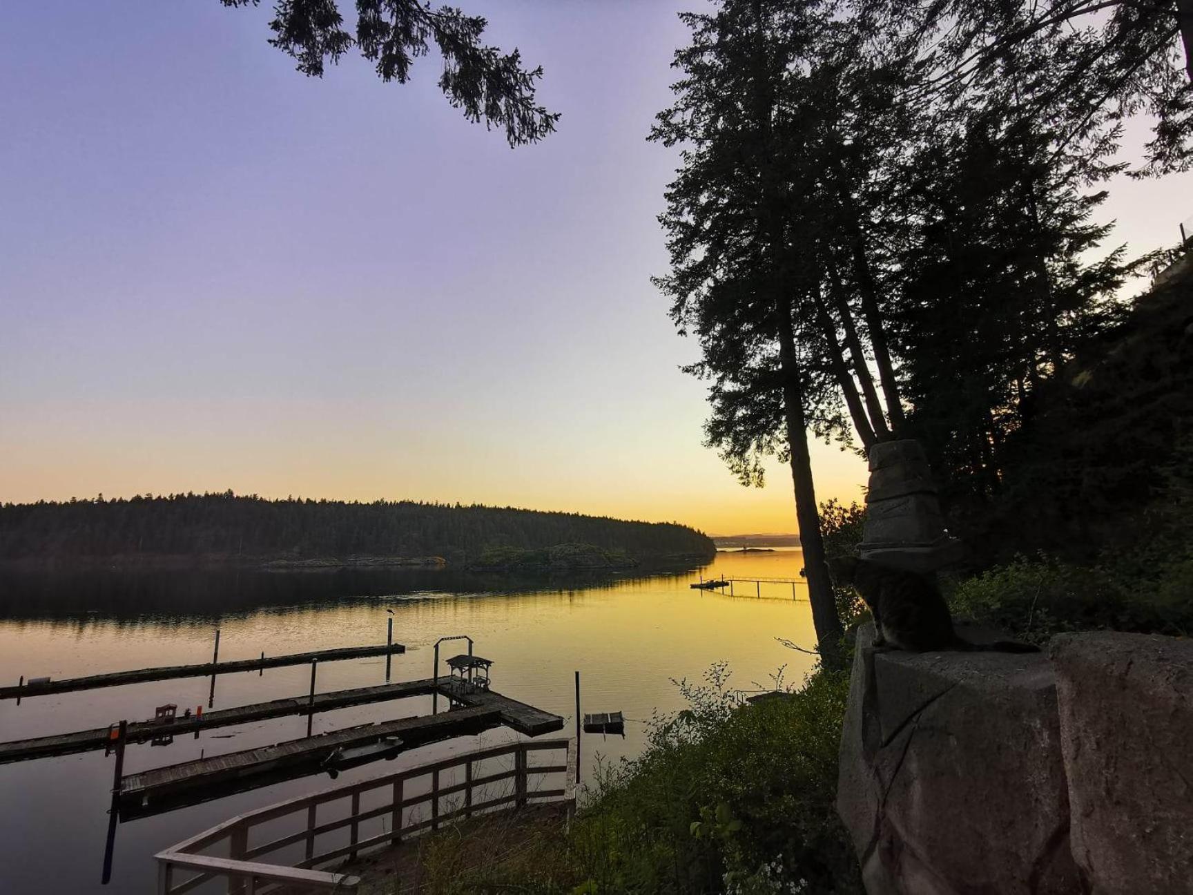 Jade Resort-Oceanfront Suites in Gowlland Harbour