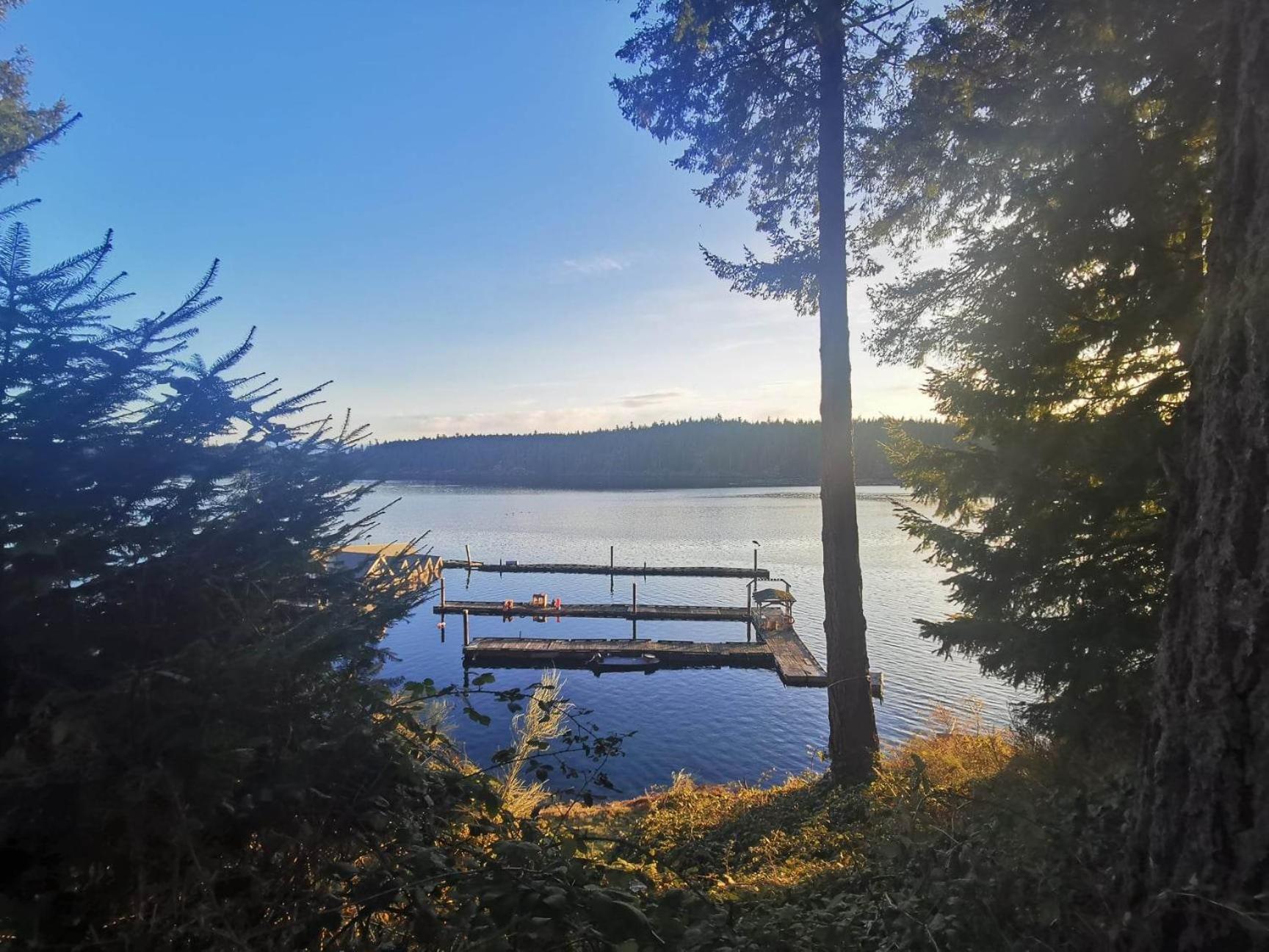 Jade Resort-Oceanfront Suites in Gowlland Harbour