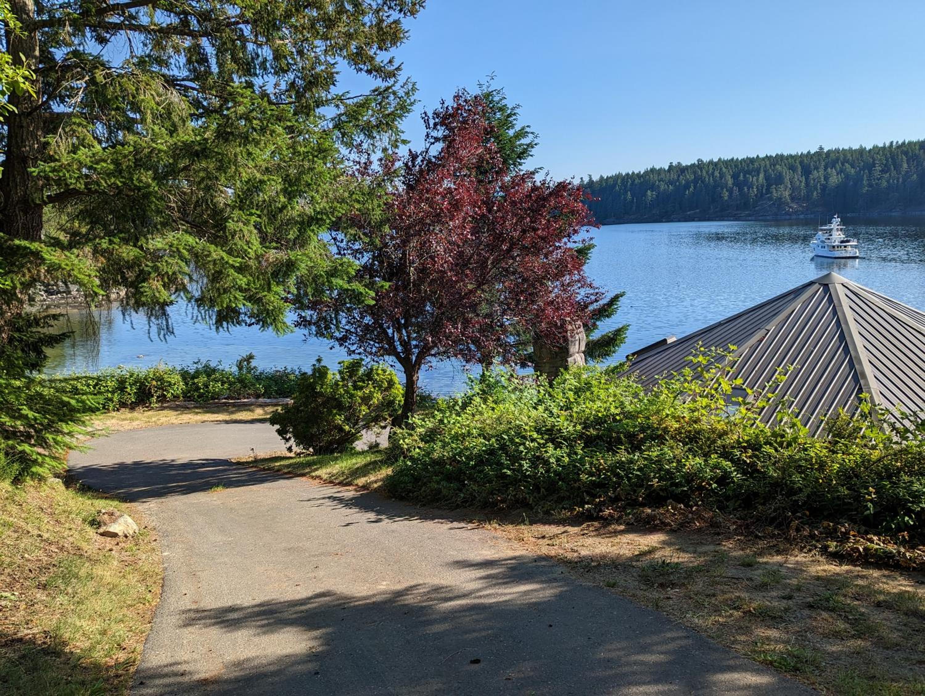 Jade Resort-Oceanfront Suites in Gowlland Harbour
