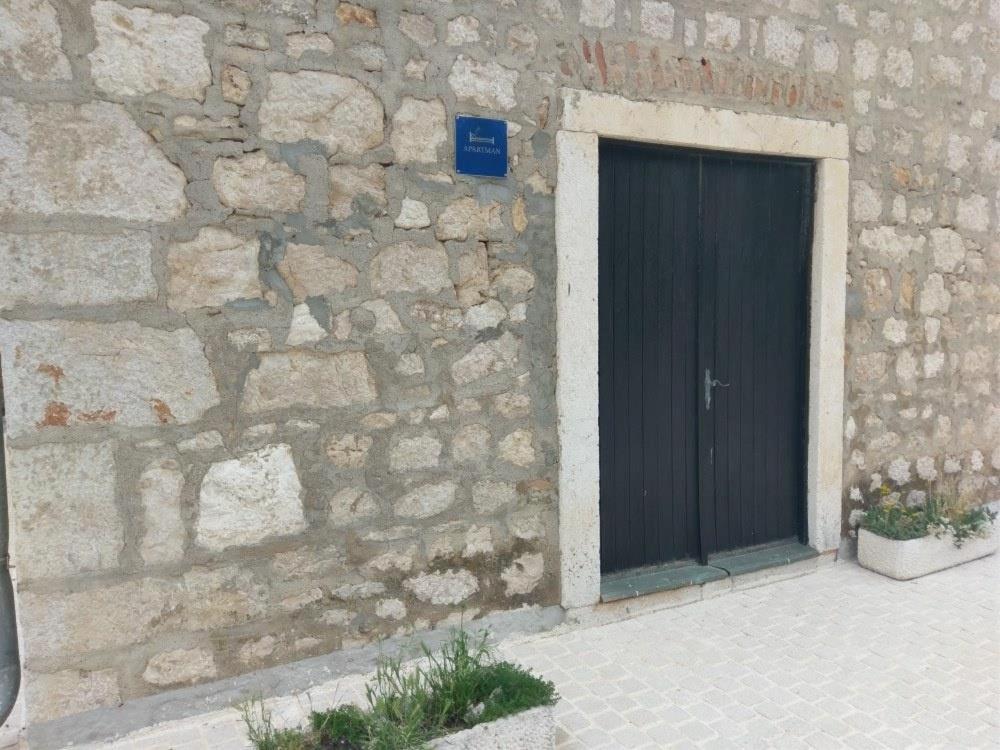 Appartement in einem dalmatischen Haus in Novigrad-Dalmatien neben Zadar, mit Klimaanlage AC