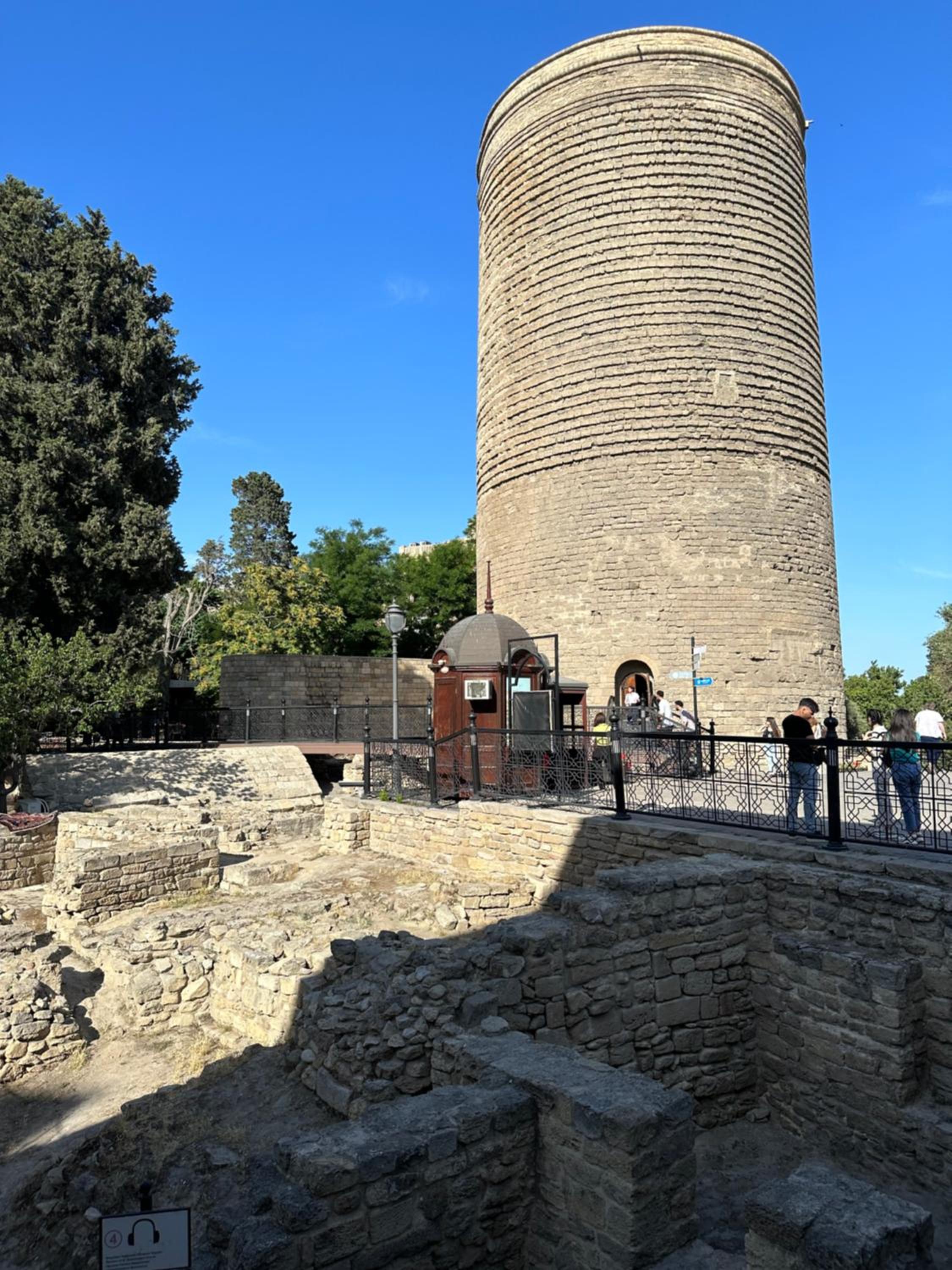 Etnic apartment near Maiden tower center of Baku