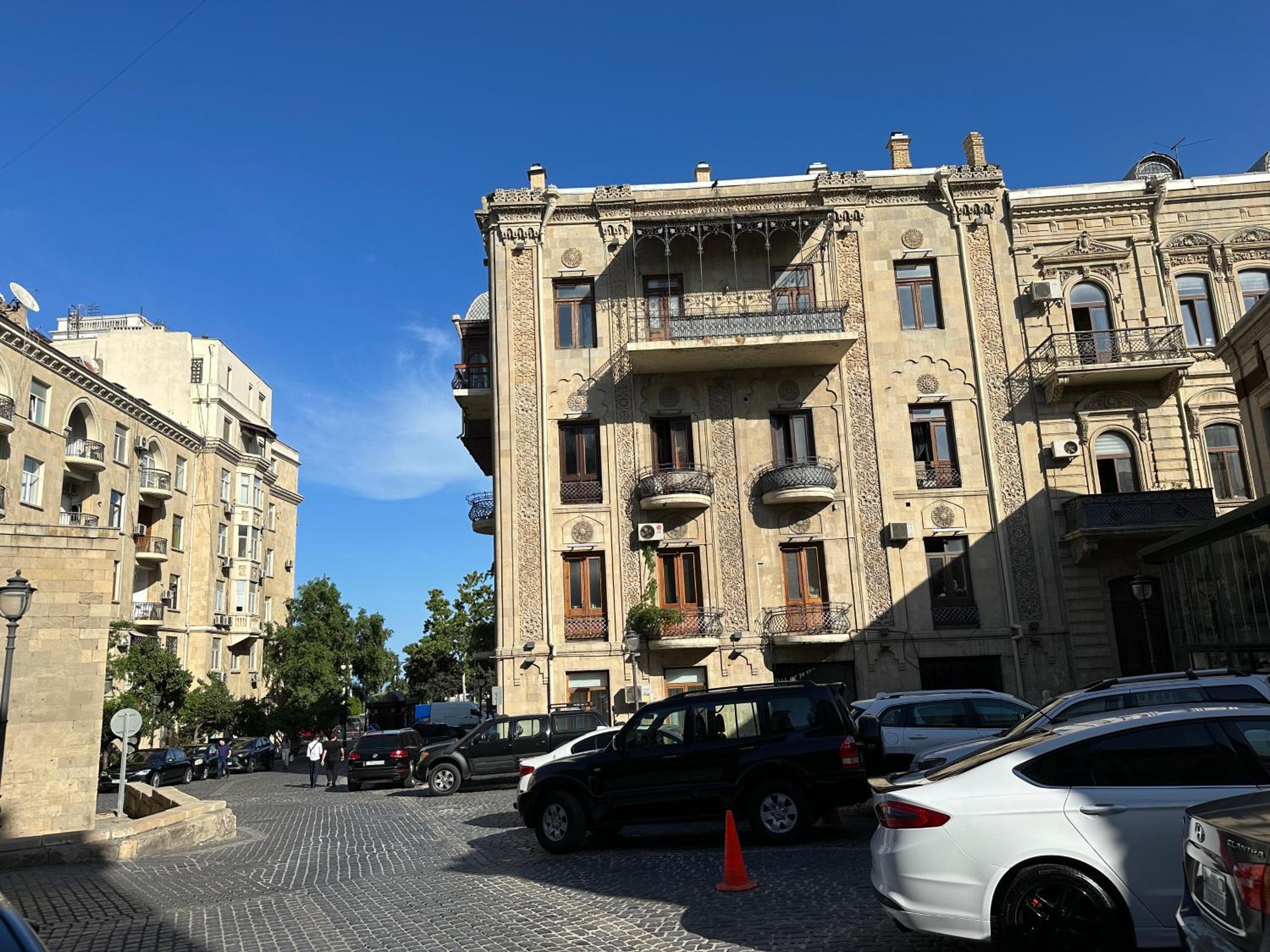 Etnic apartment near Maiden tower center of Baku
