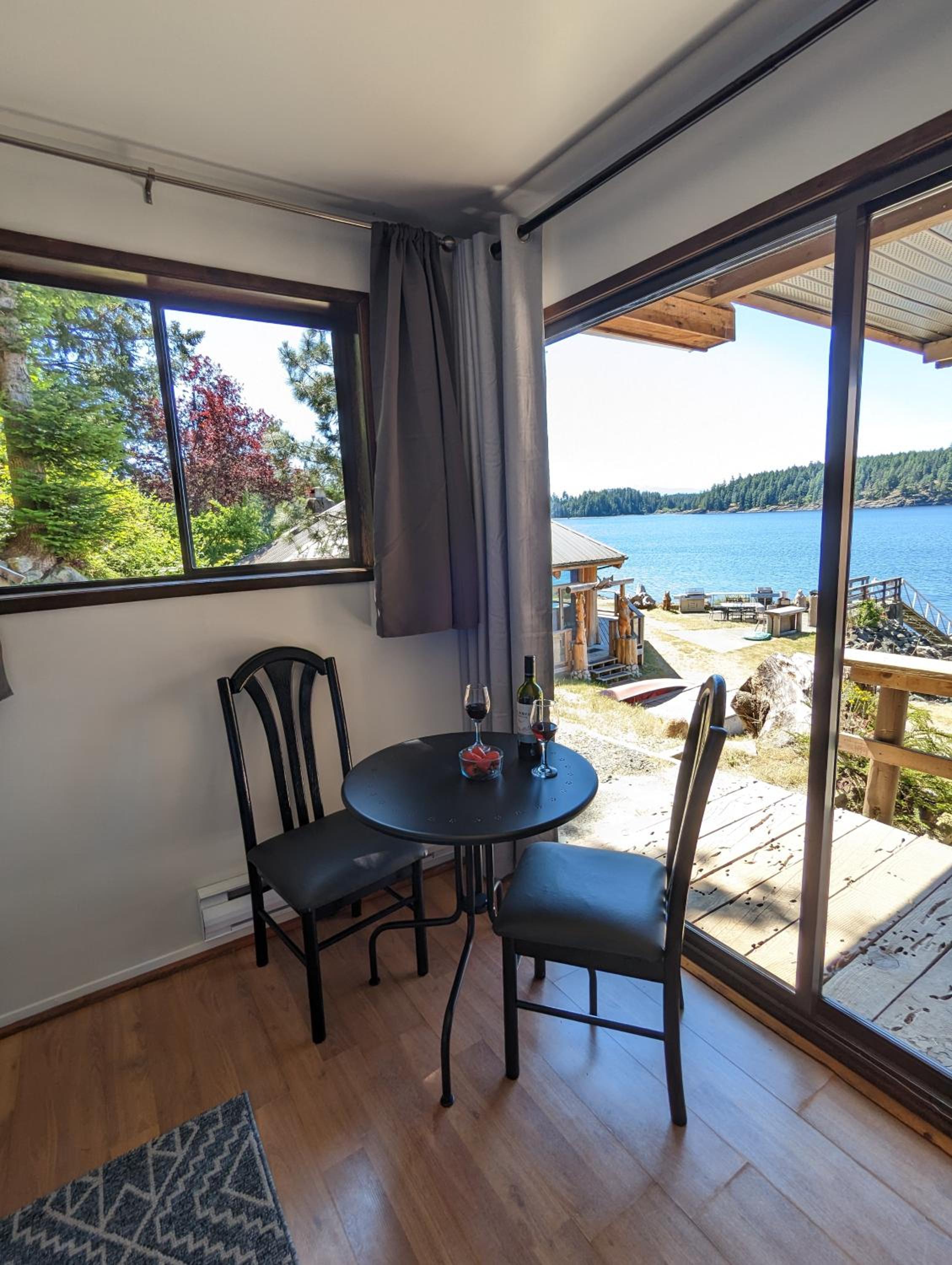 Jade Resort-Oceanfront Suites in Gowlland Harbour