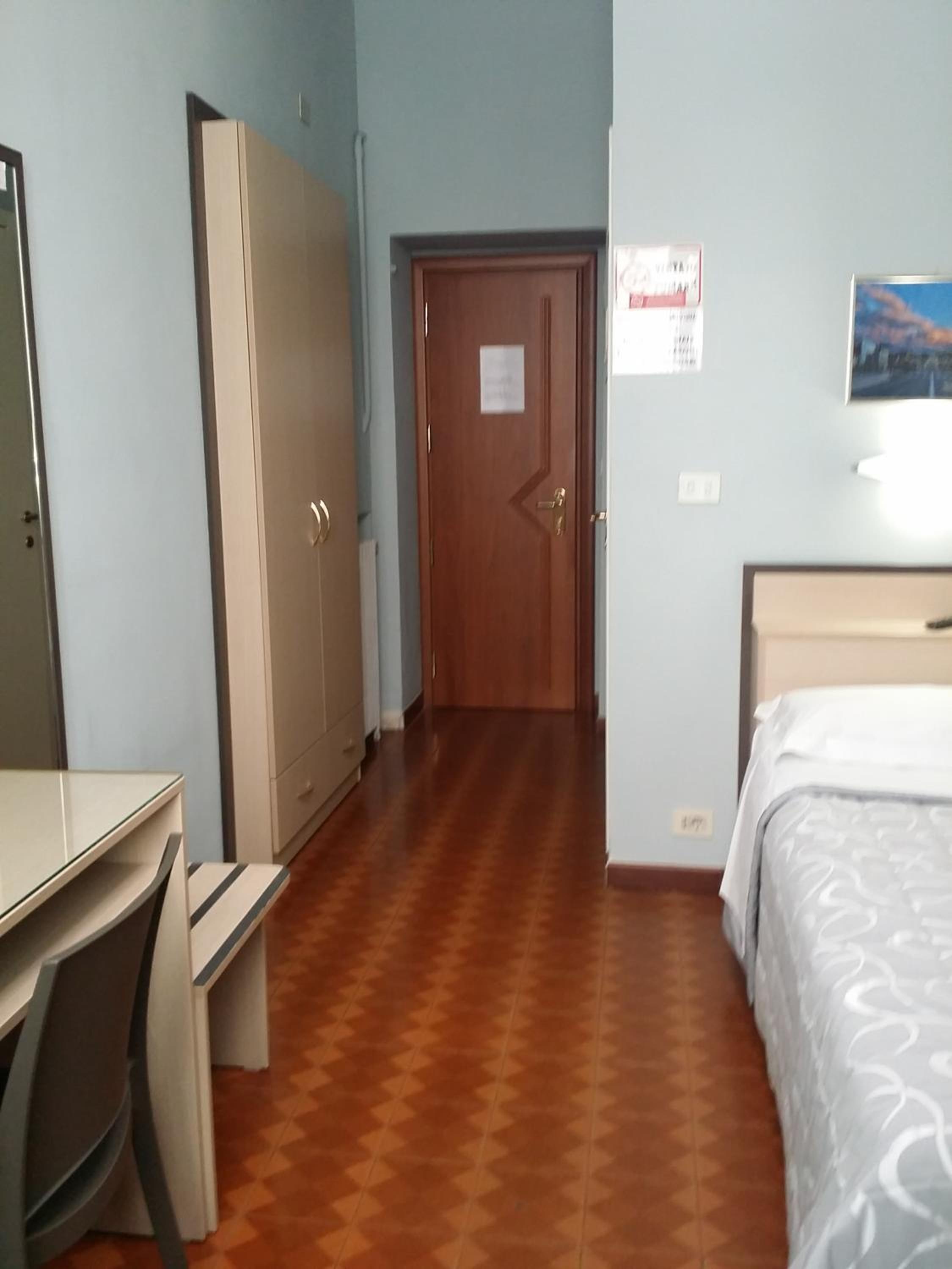 Torino central-- rooms and Apartments - Alba view 3