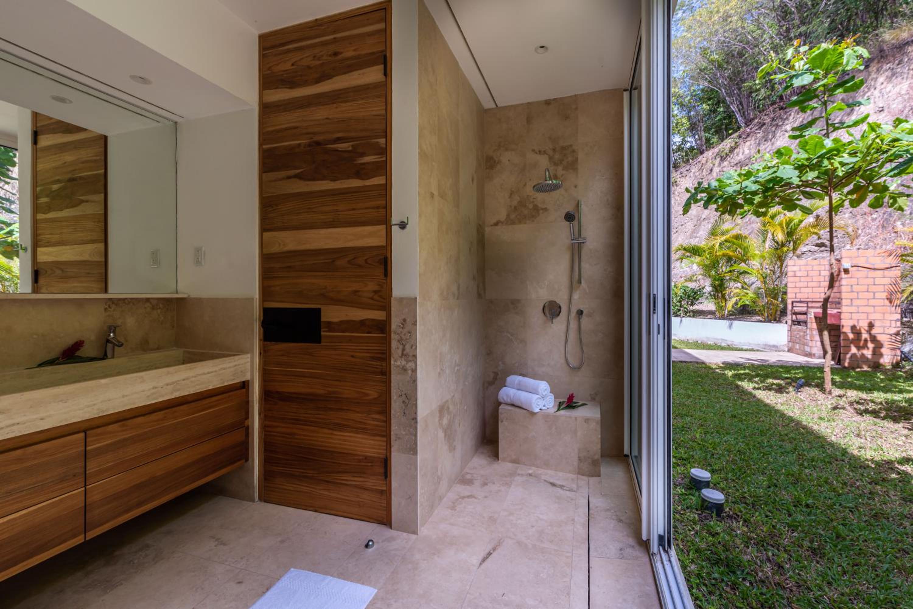 Beautiful Getaway 3BR House/ amazing ocean view