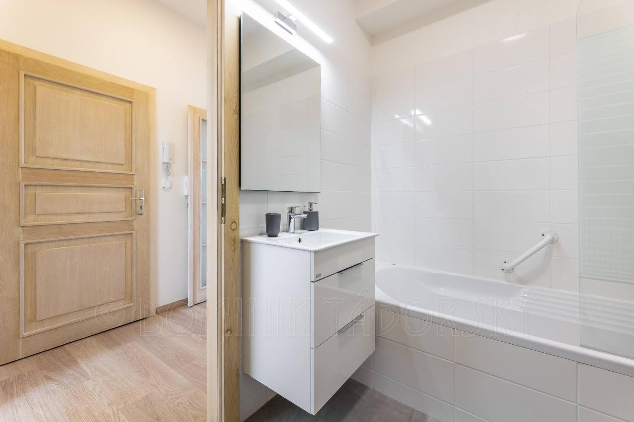 Exclusive Old Town Suites with City Views & AC by EasyBNB Premium