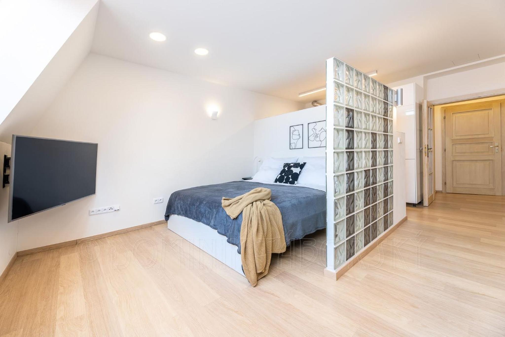 Exclusive Old Town Suites with City Views & AC by EasyBNB Premium