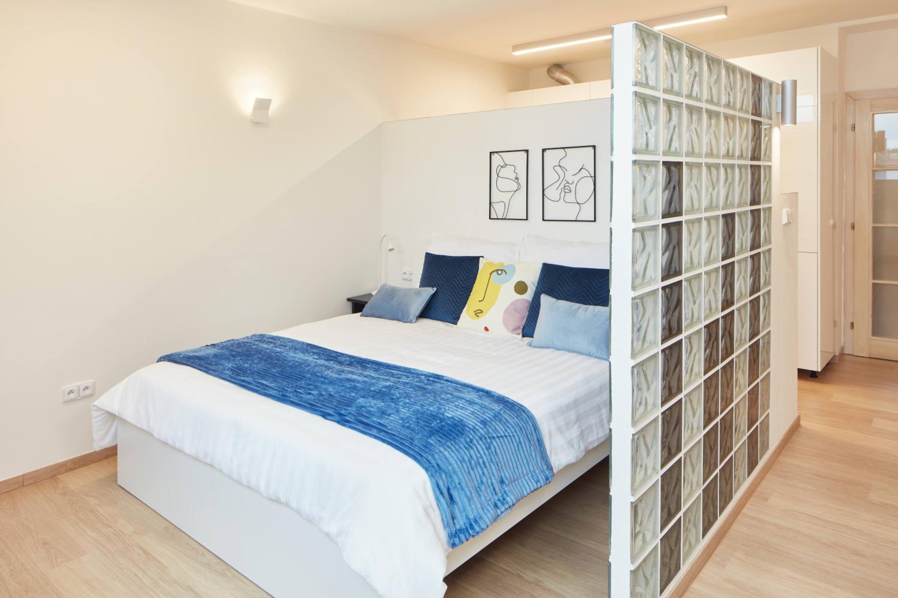 Exclusive Old Town Suites with City Views & AC by EasyBNB Premium