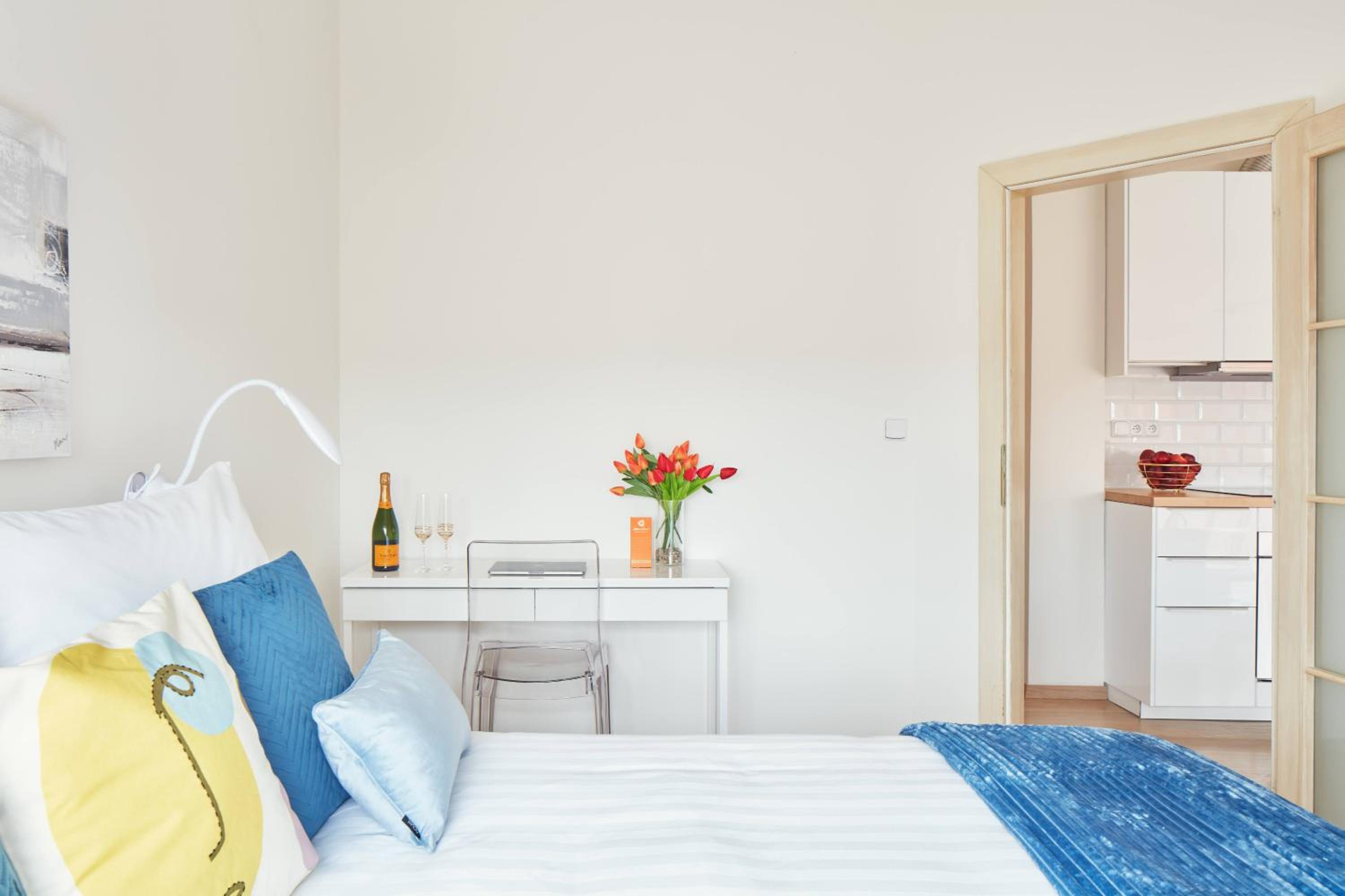 Exclusive Old Town Suites with City Views & AC by EasyBNB Premium
