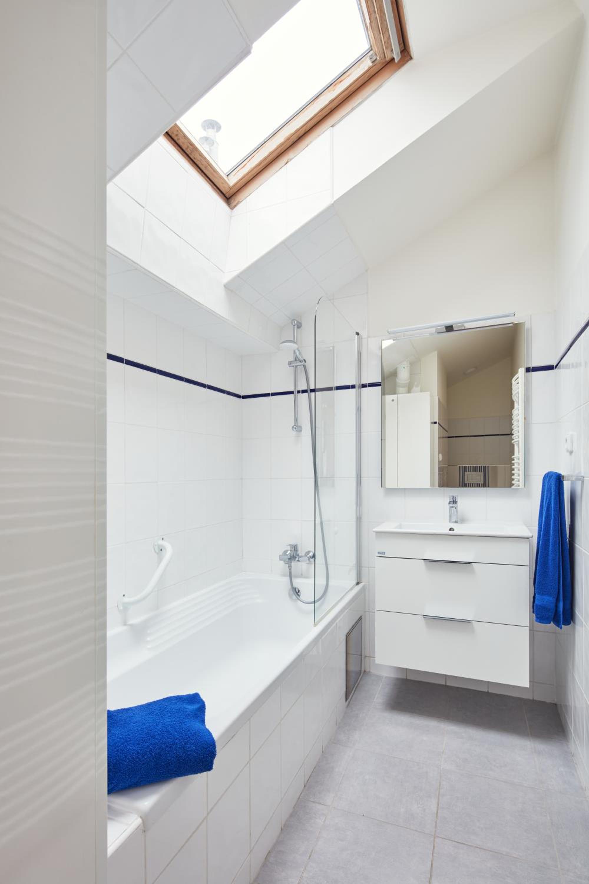 Exclusive Old Town Suites with City Views & AC by EasyBNB Premium