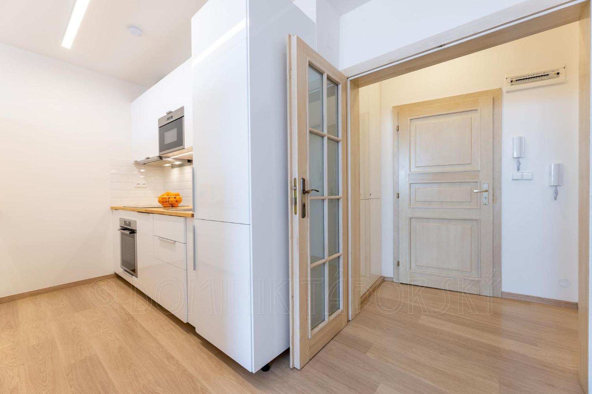 Exclusive Old Town Suites with City Views & AC by EasyBNB Premium