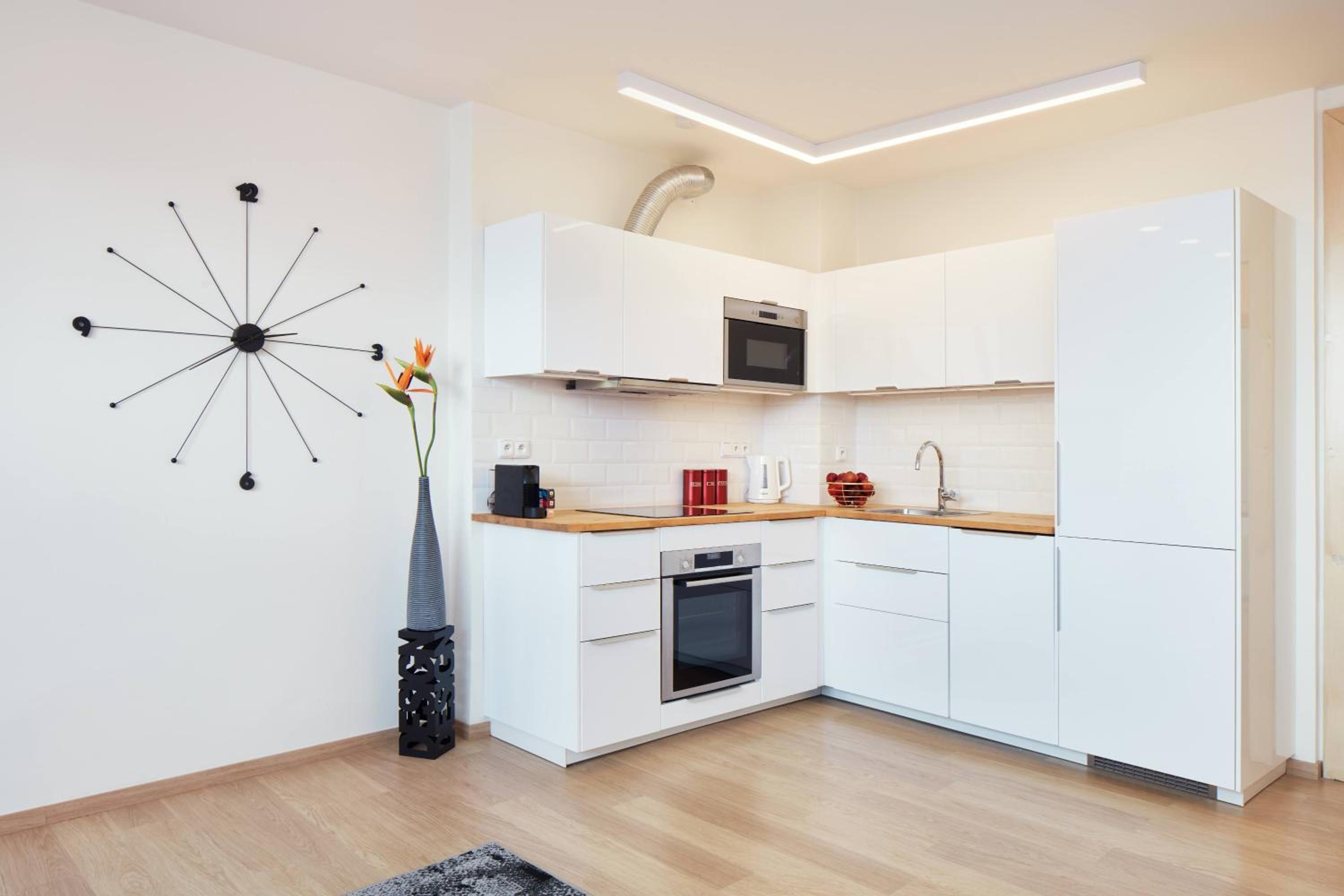 Exclusive Old Town Suites with City Views & AC by EasyBNB Premium