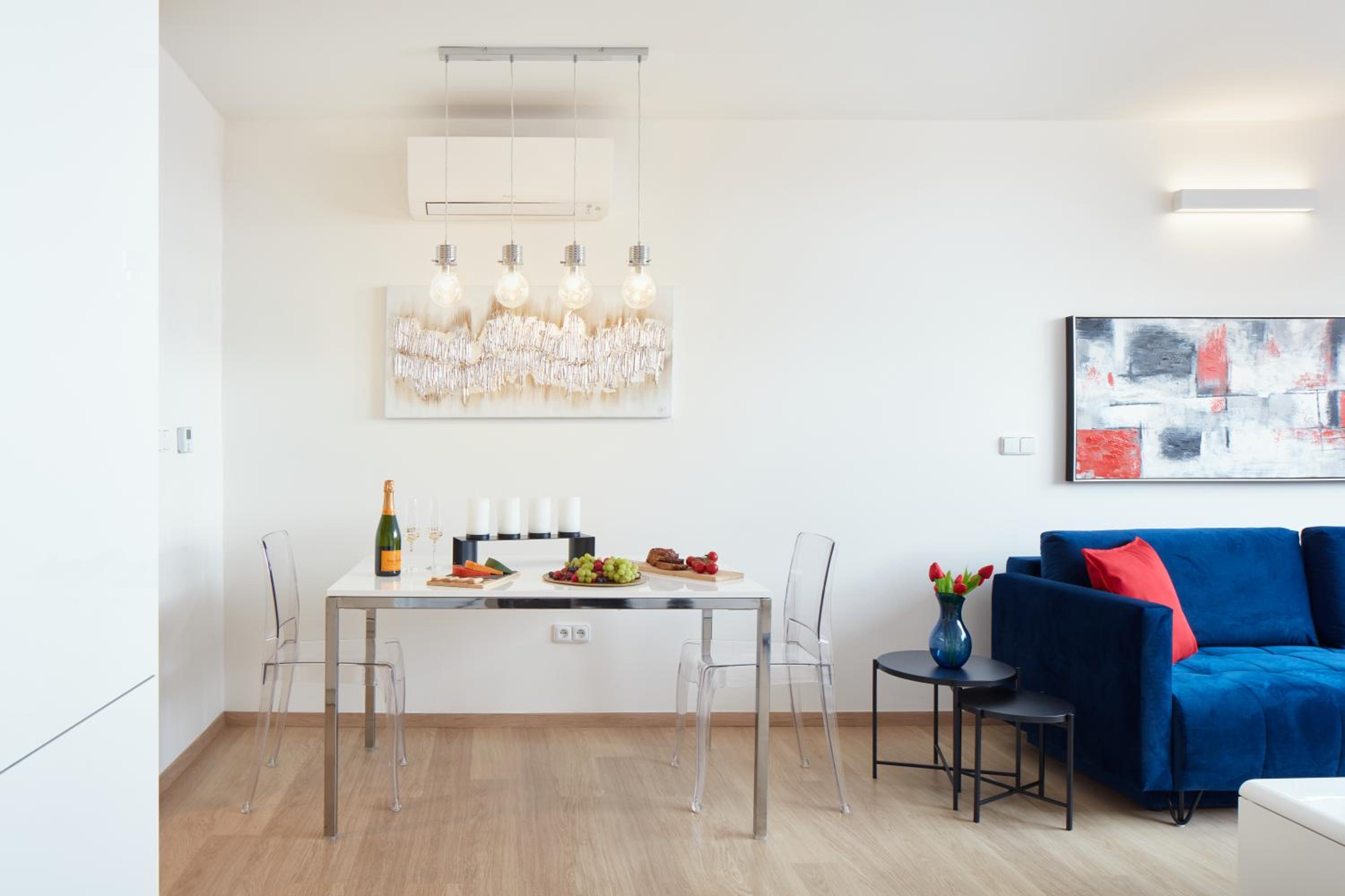 Exclusive Old Town Suites with City Views & AC by EasyBNB Premium