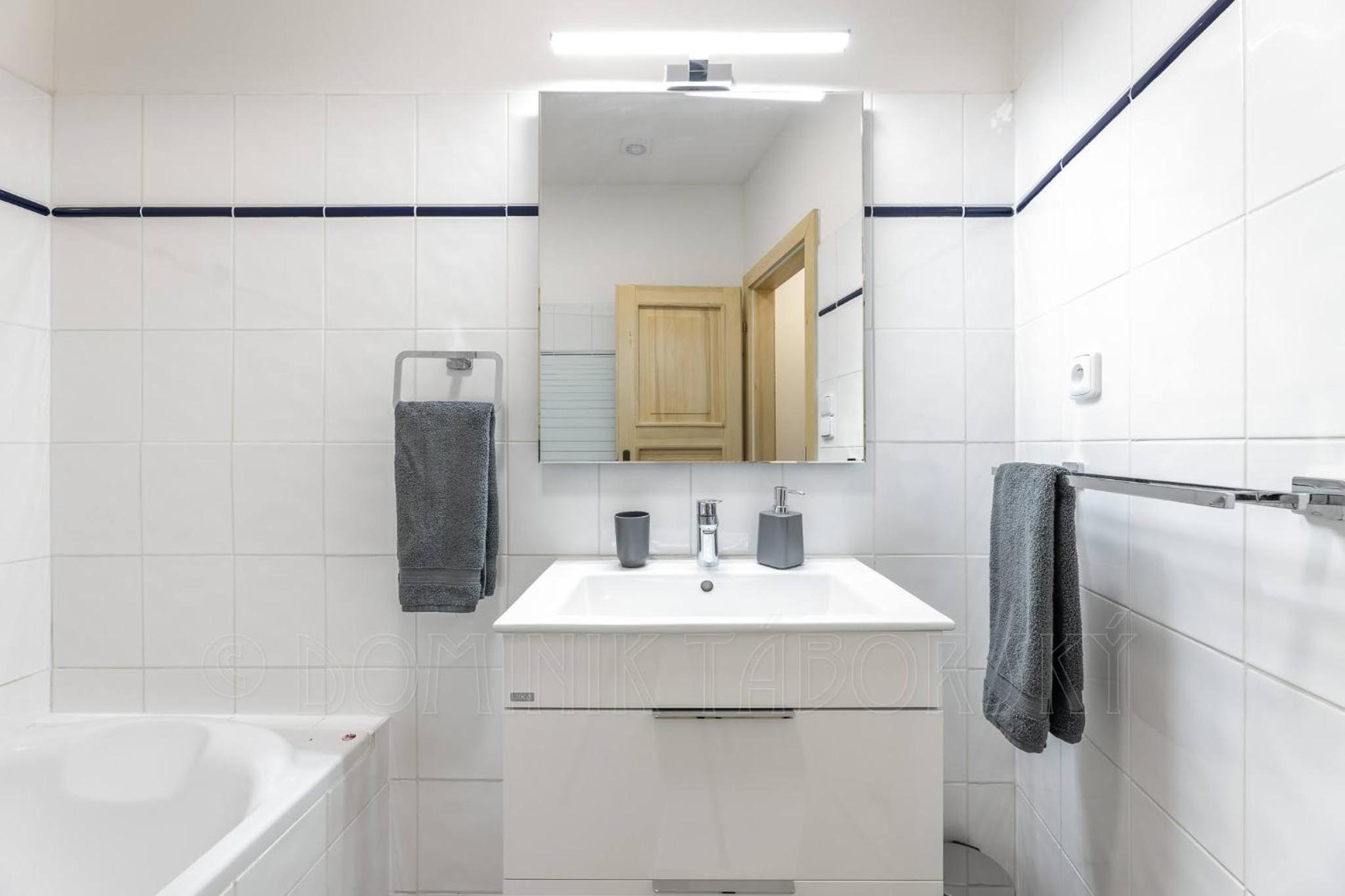 Exclusive Old Town Suites with City Views & AC by EasyBNB Premium
