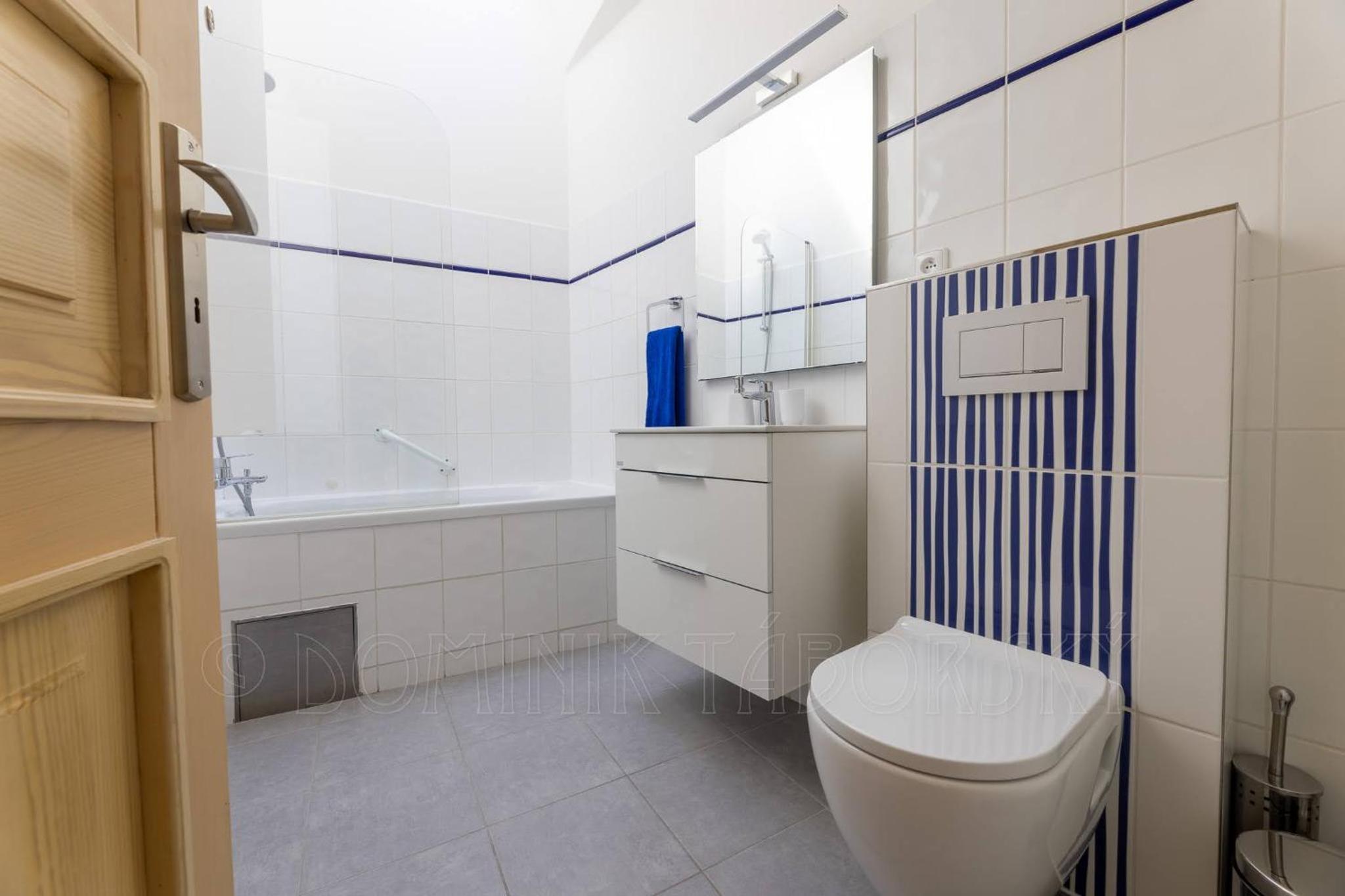 Exclusive Old Town Suites with City Views & AC by EasyBNB Premium
