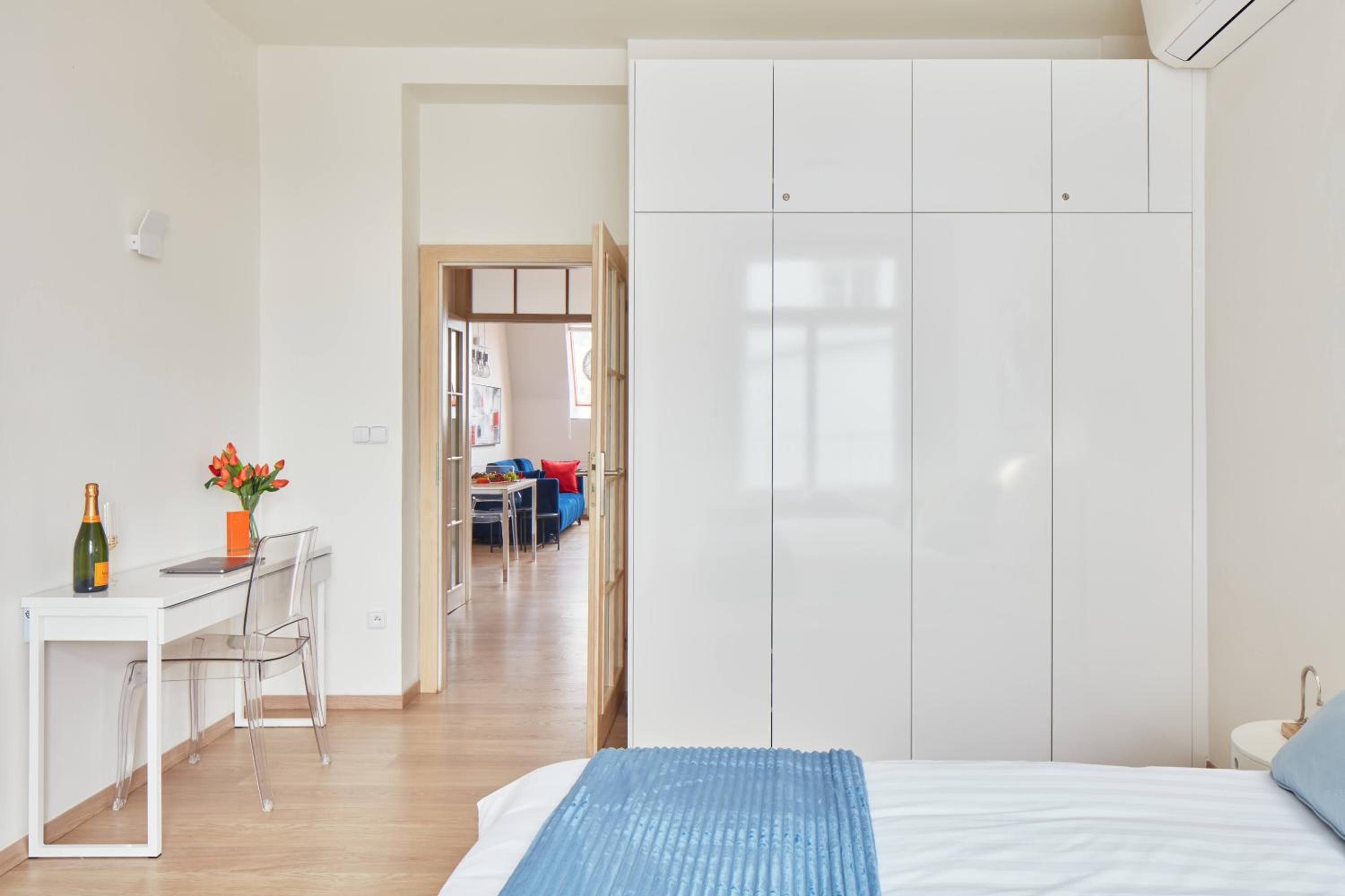 Exclusive Old Town Suites with City Views & AC by EasyBNB Premium