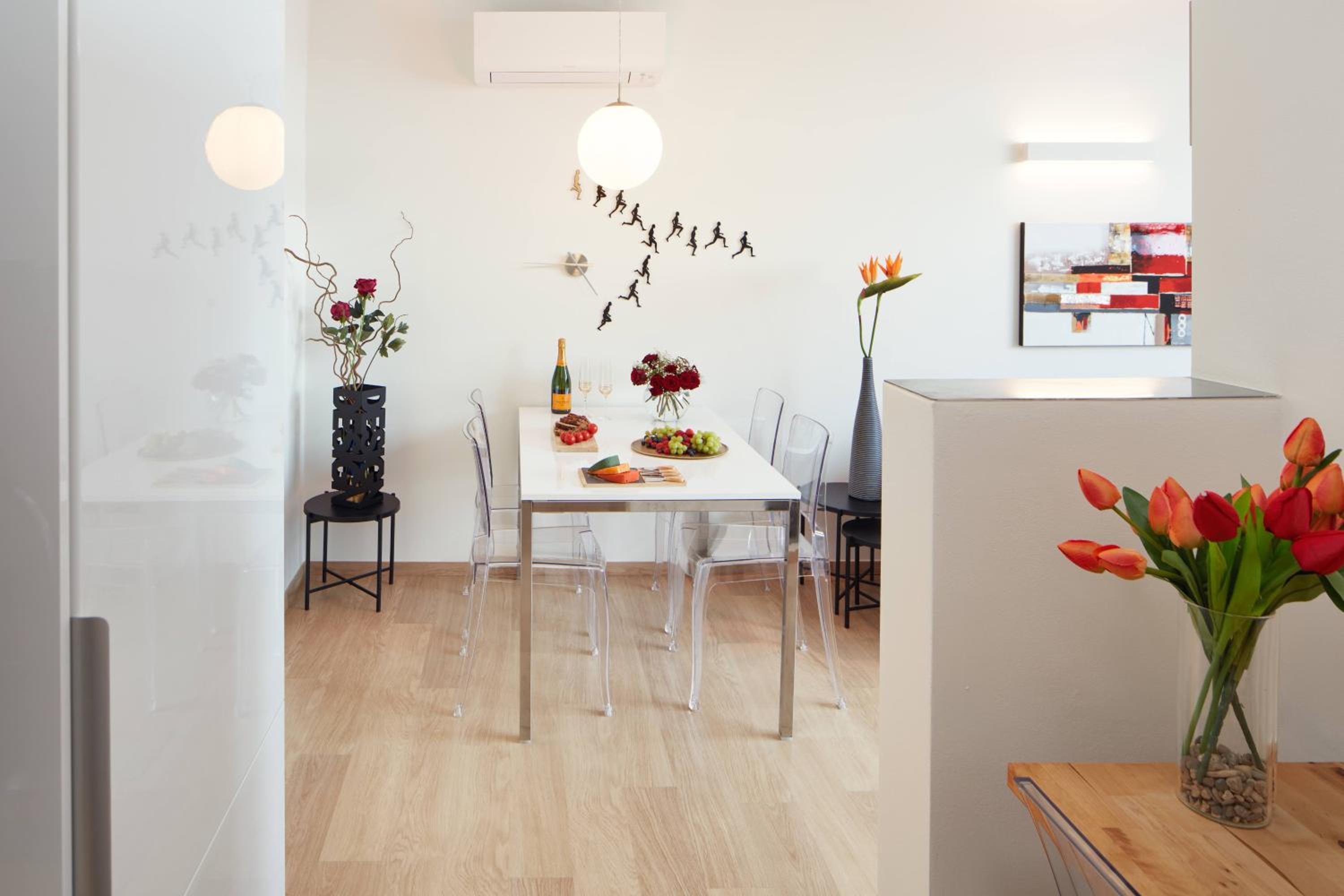 Exclusive Old Town Suites with City Views & AC by EasyBNB Premium