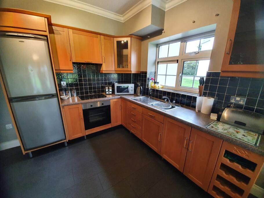 Flesk River Apartment en Killarney — kitchen