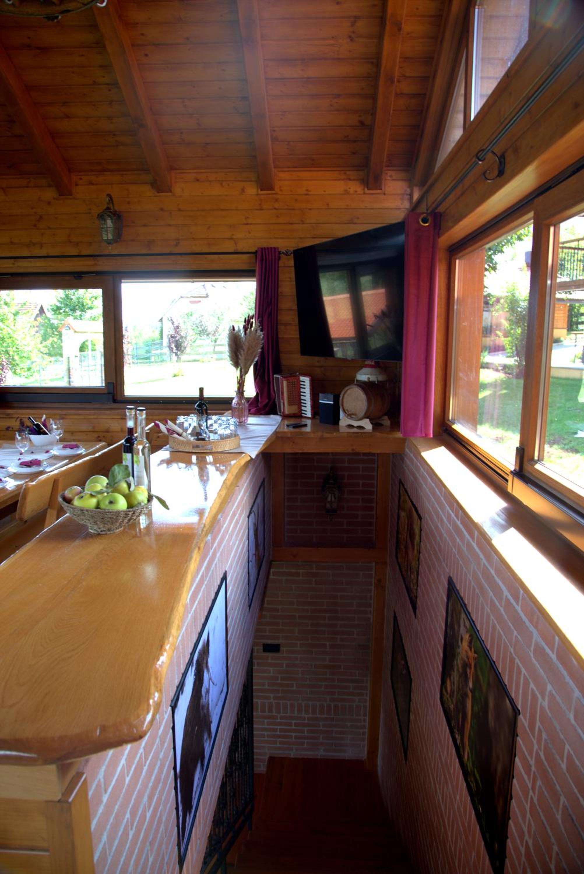 Brezova Poljana Lodge